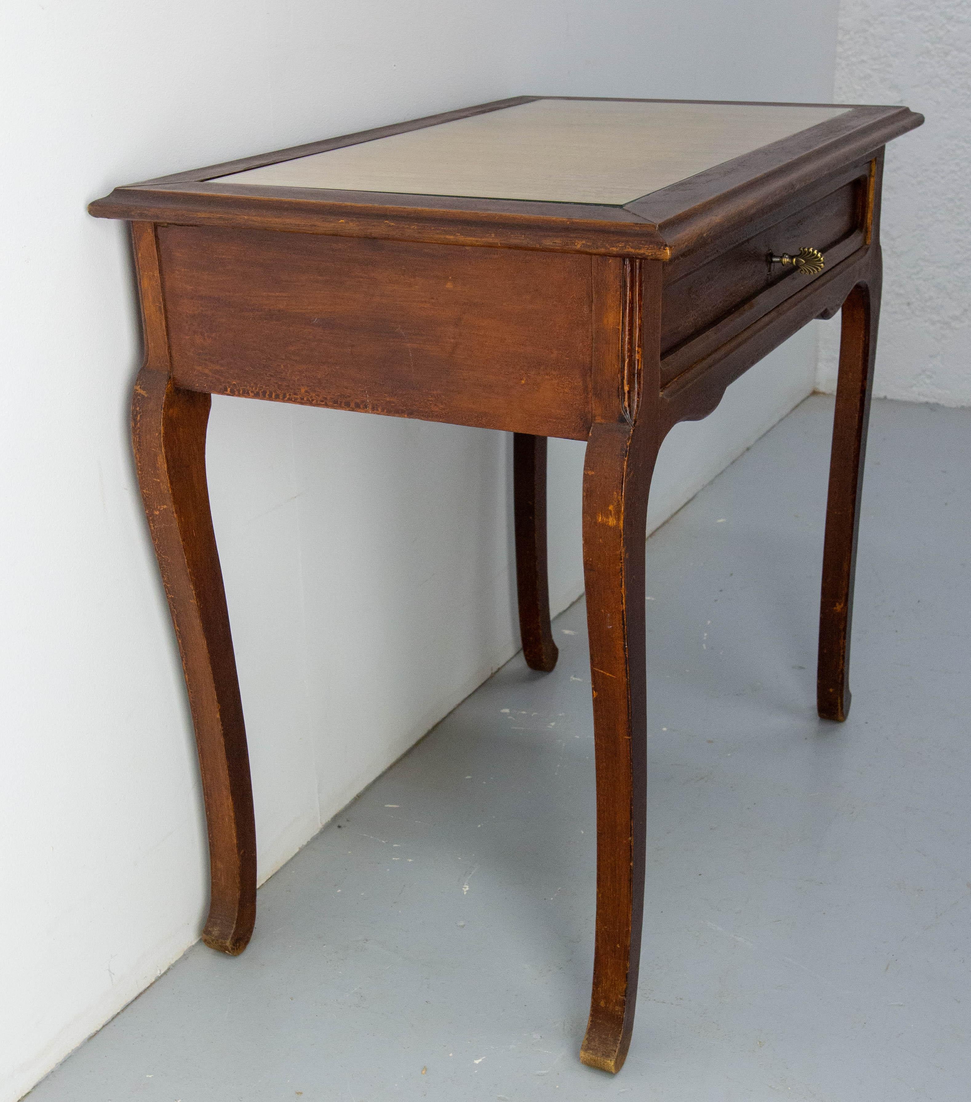 Französischer Jugendstil-Schreibtisch aus Holz mit Glasplatte und einer Schublade, um 1920 (20. Jahrhundert) im Angebot