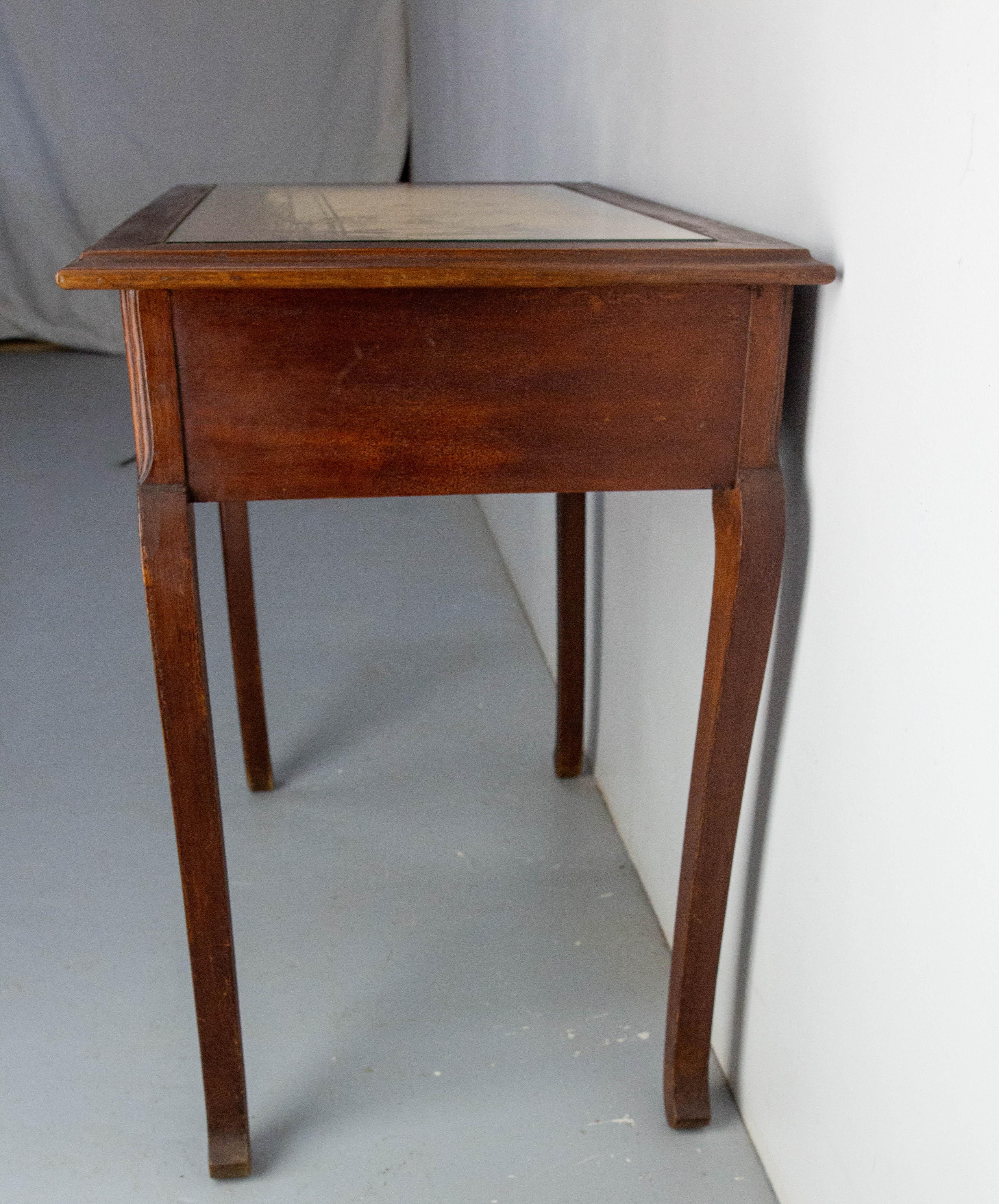 Französischer Jugendstil-Schreibtisch aus Holz mit Glasplatte und einer Schublade, um 1920 (Metall) im Angebot