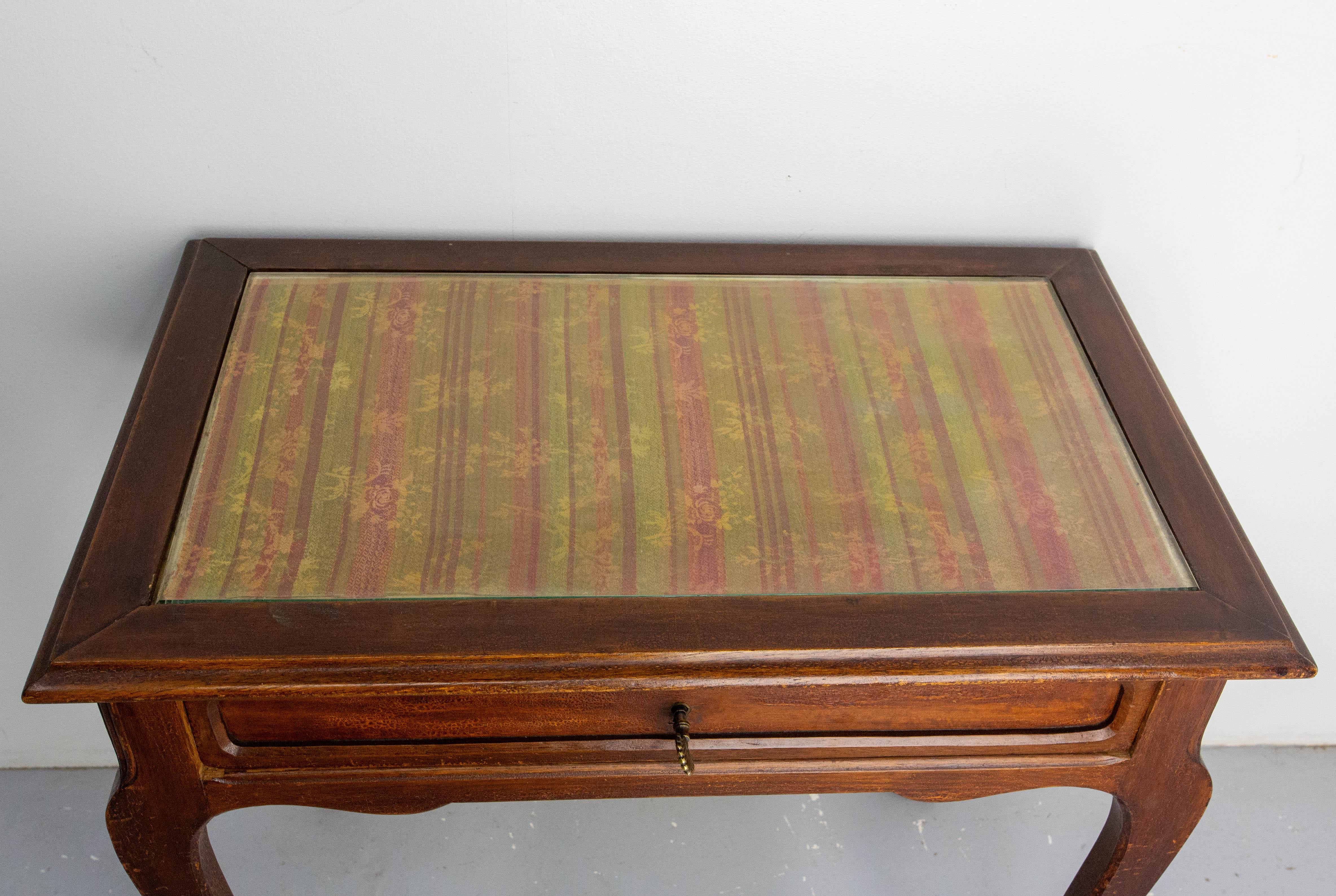 Französischer Jugendstil-Schreibtisch aus Holz mit Glasplatte und einer Schublade, um 1920 im Angebot 2