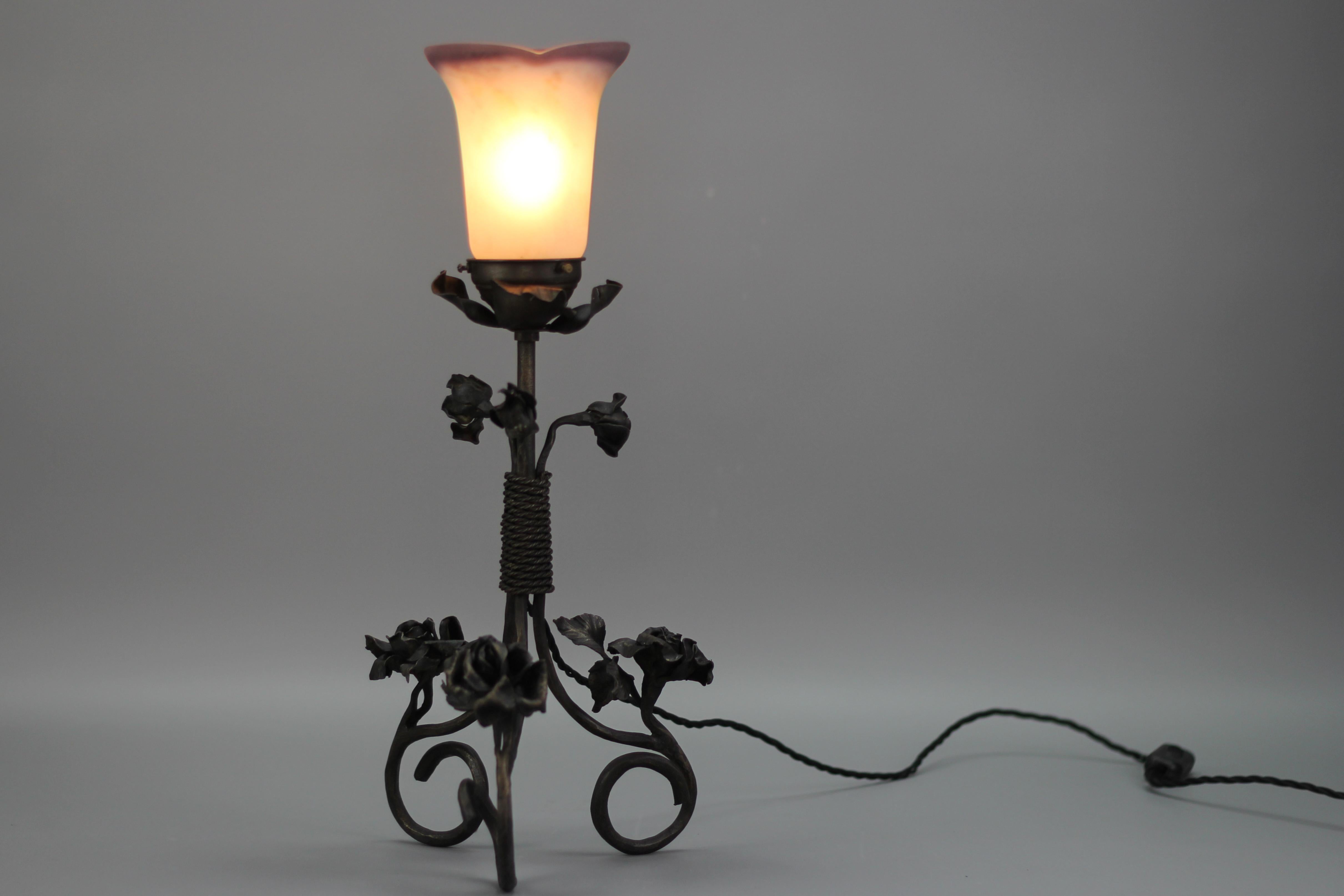 French Art Nouveau Wrought Iron and Pâte de Verre Glass Table Lamp with Roses For Sale 15