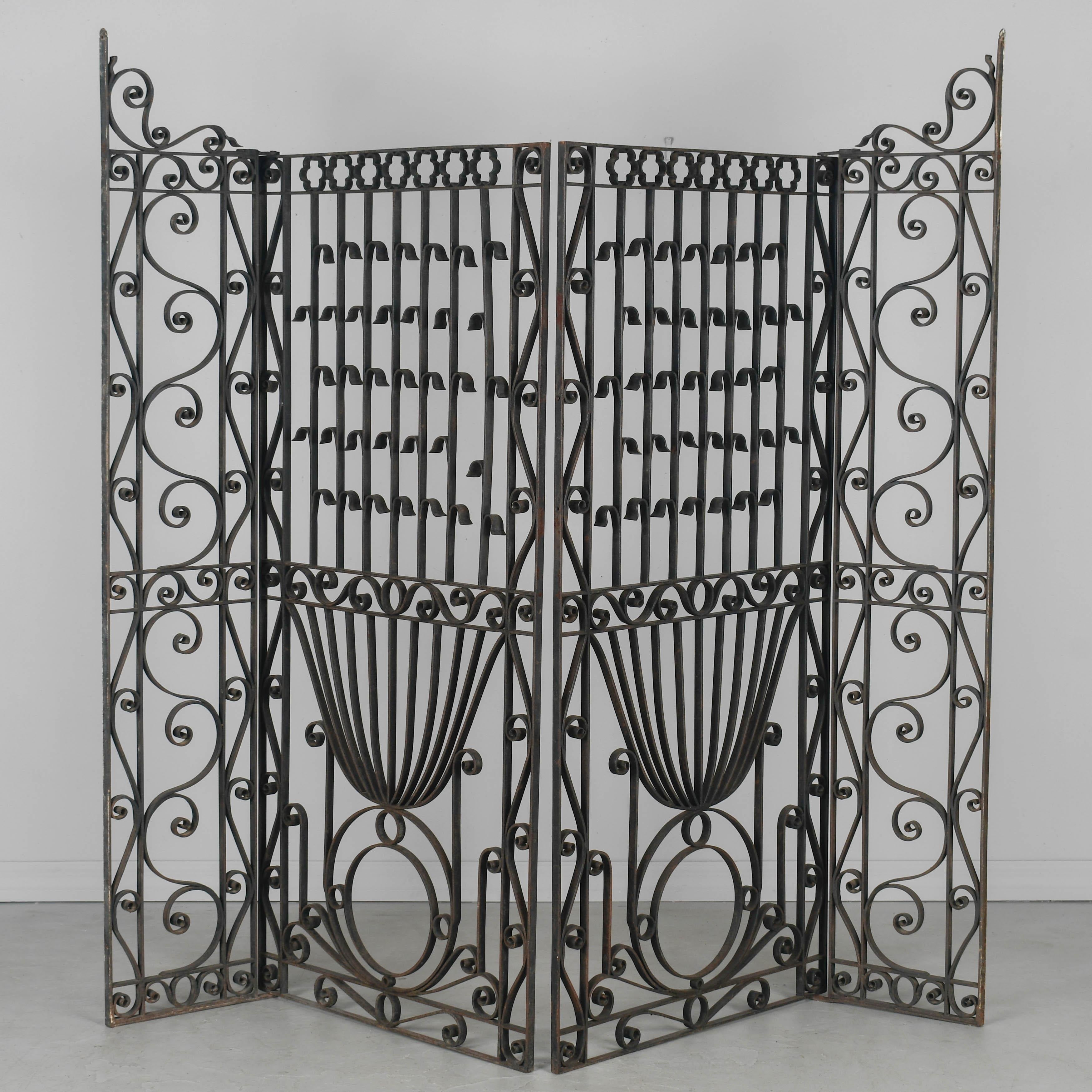 Art nouveau Portail en fer forgé Art Nouveau en vente