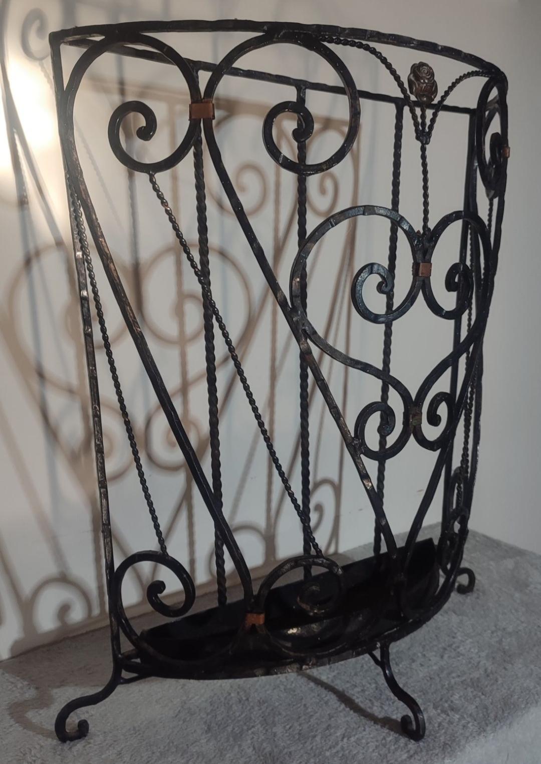 French Art Nouveau Wrought Iron Umbrella Stand In Good Condition For Sale In Lisbon, PT