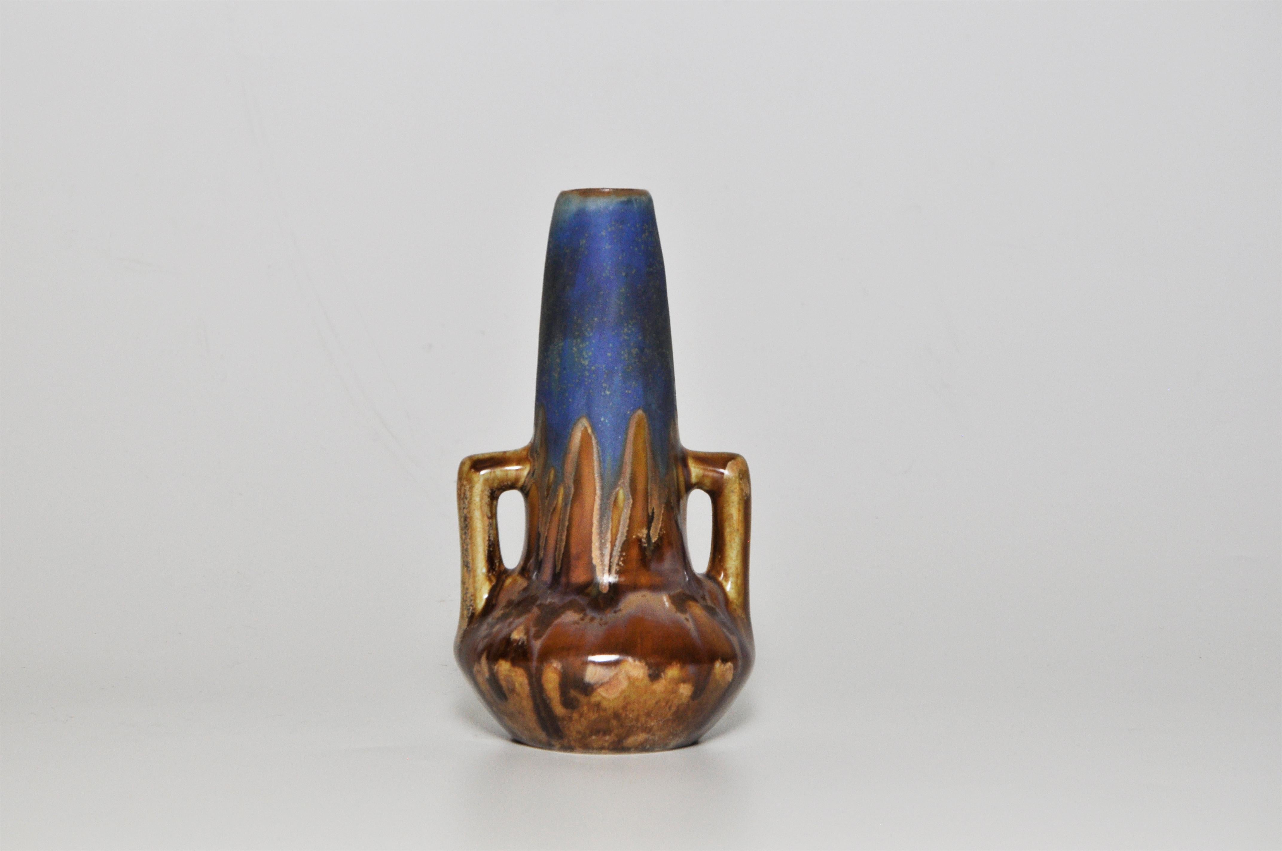French Art Pottery Metenier blue ceramic vase pot

Made from stoneware and signed on the base by ‘G.Métenier’ for Gilbert Metenier. An artist potter who worked from 1907 until 1940 noted for his variety of shapes and interesting experimental glaze