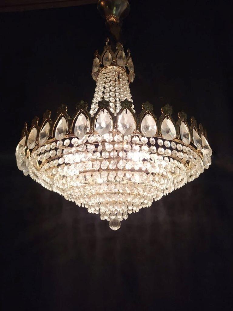 French Art Deco Crystal Bronze Eight-Light Chandelier, 1930s For Sale 8