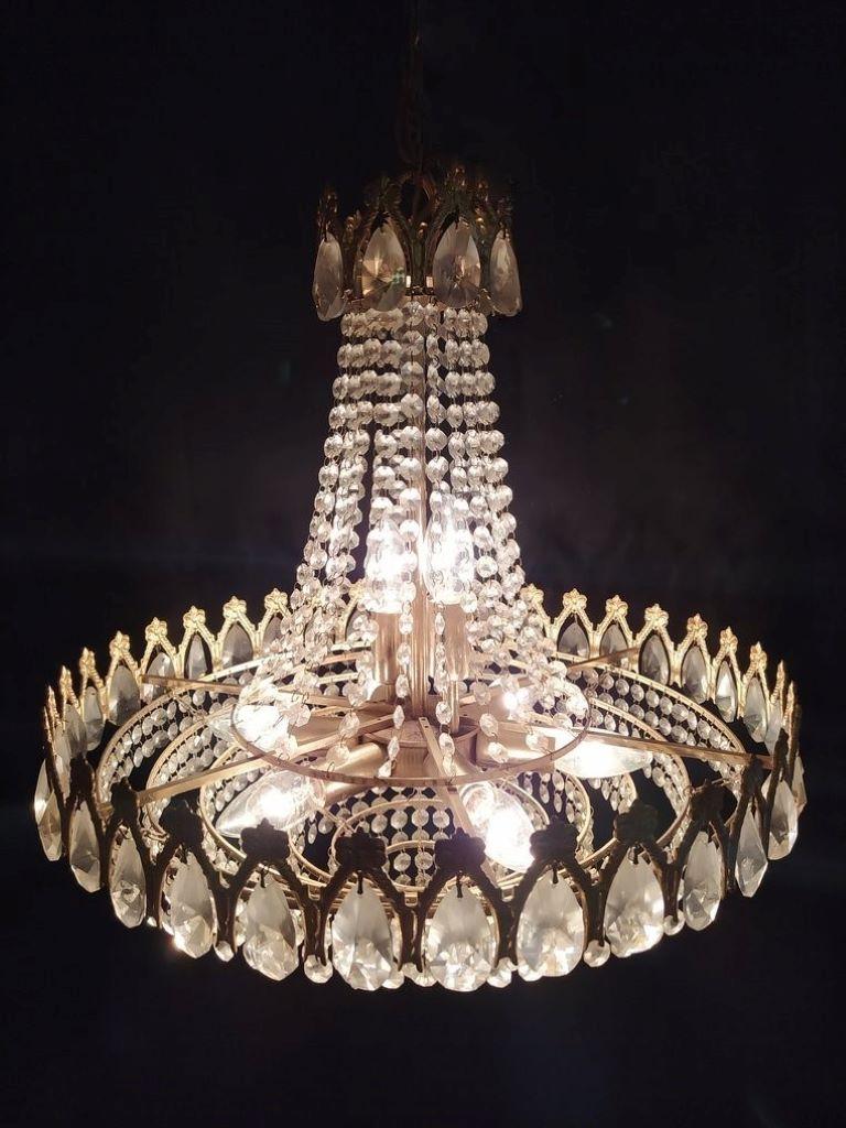Lustre à huit lumières en bronze et cristal Art Déco français, années 1930 en vente 5