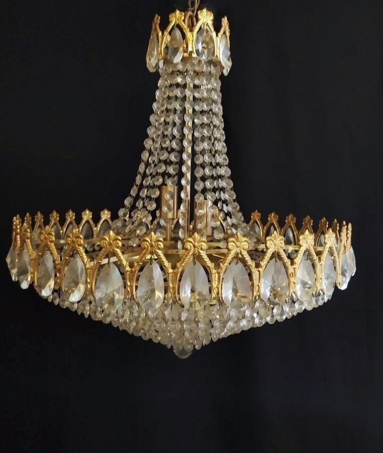 French Art Deco Crystal Bronze Eight-Light Chandelier, 1930s In Good Condition For Sale In Frankfurt am Main, DE