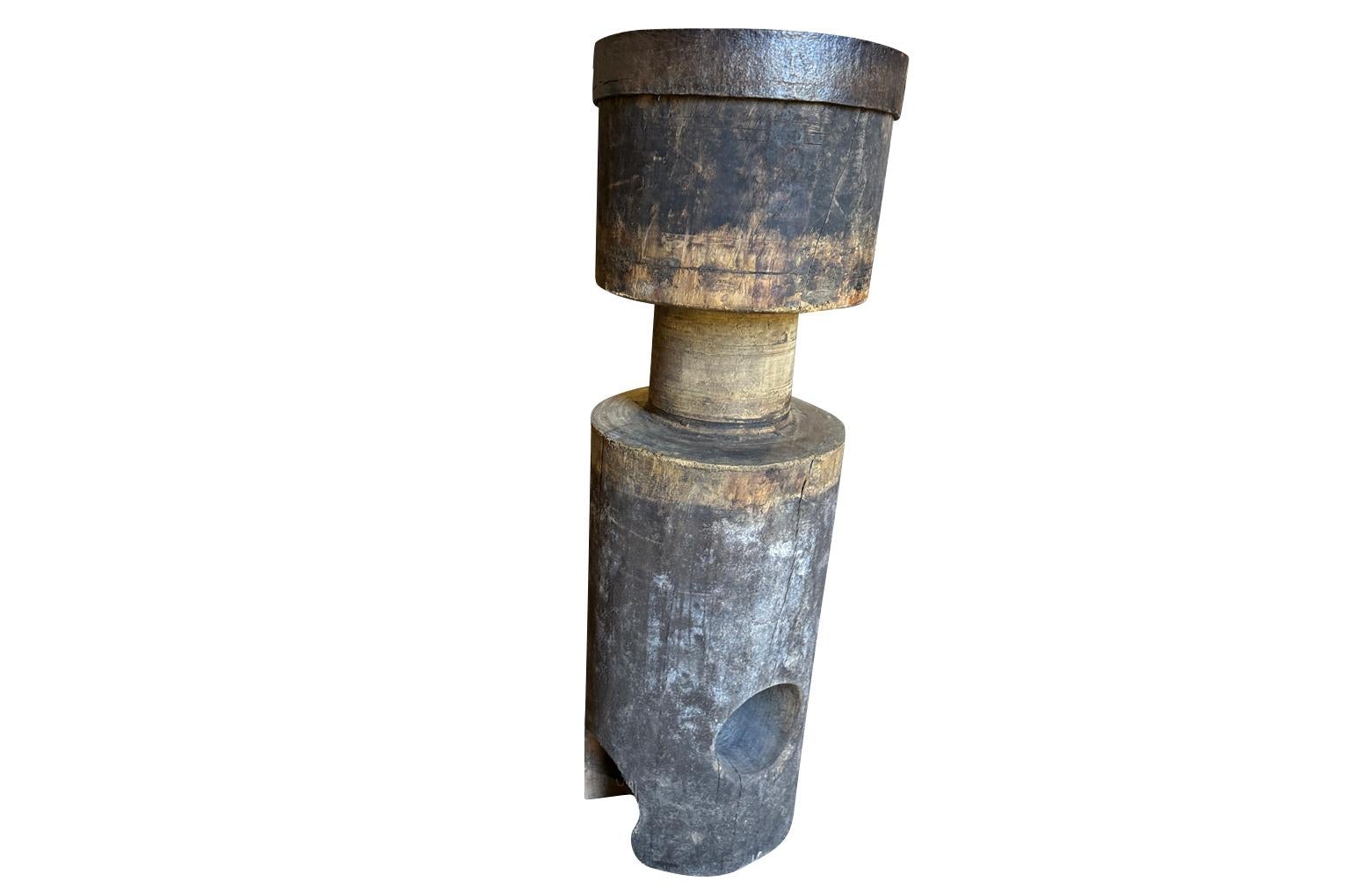 French Arte Populaire Selette - Pedestal In Good Condition For Sale In Round Top, TX