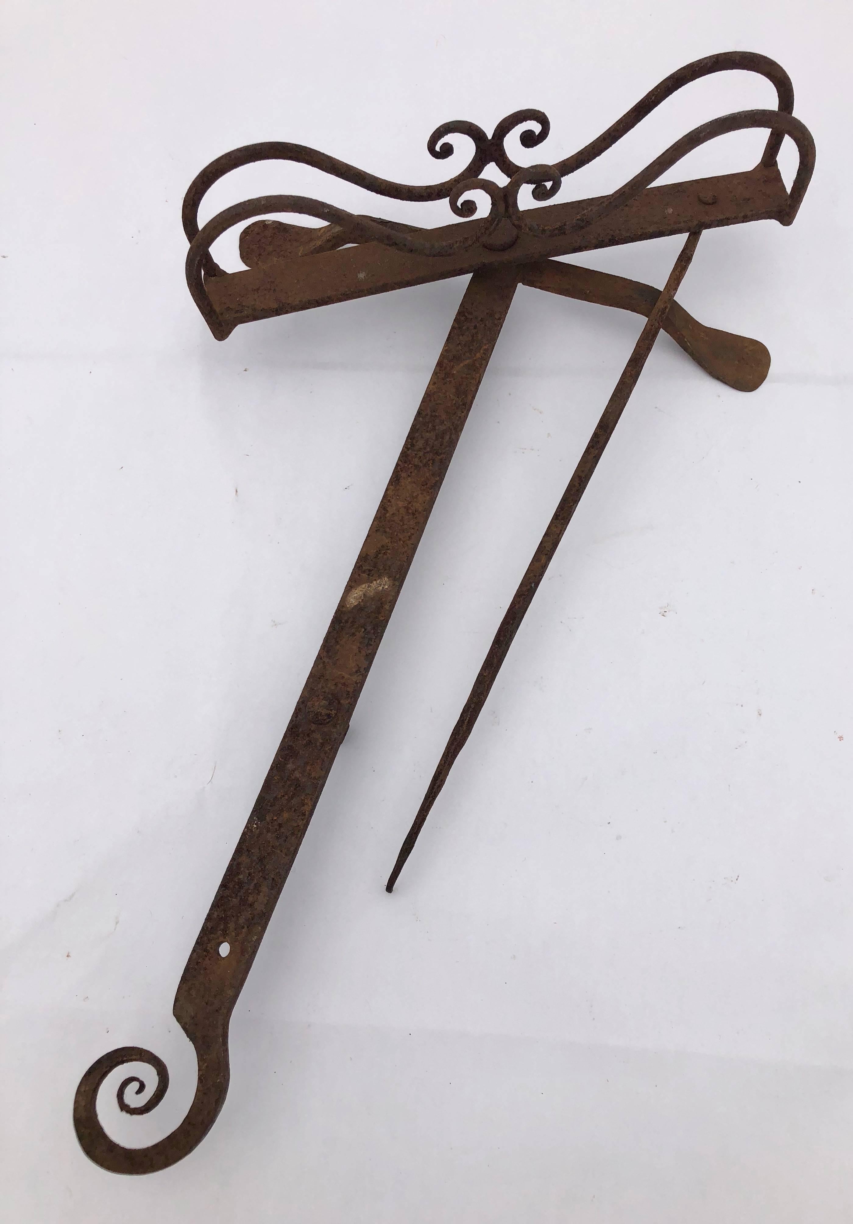 French Articulated Hand-Wrought Iron Fireplace Bread Toaster, 1800s In Fair Condition For Sale In Petaluma, CA