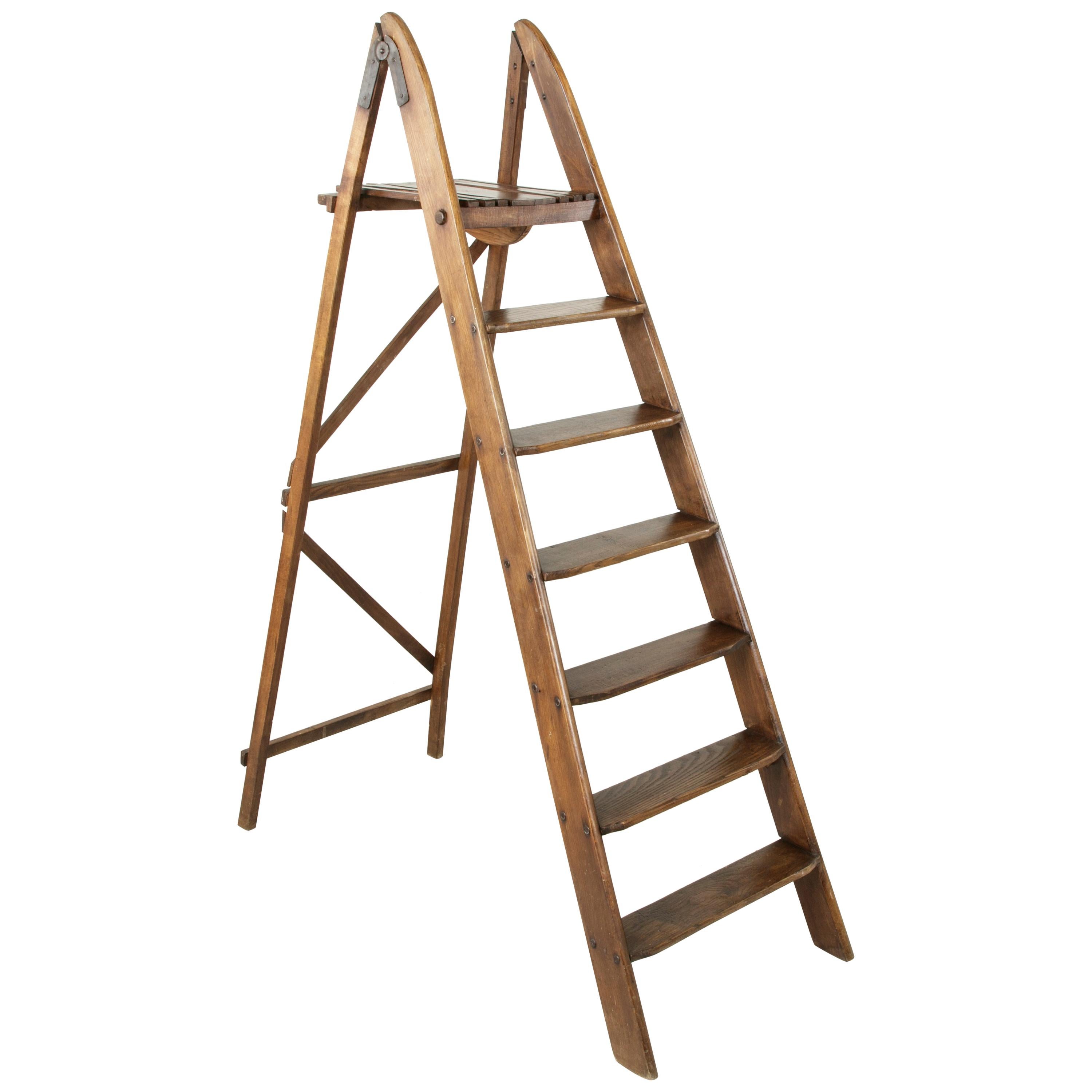 French Artisan-Made Oak Library Ladder with Platform Top, Iron Hinges circa 1900
