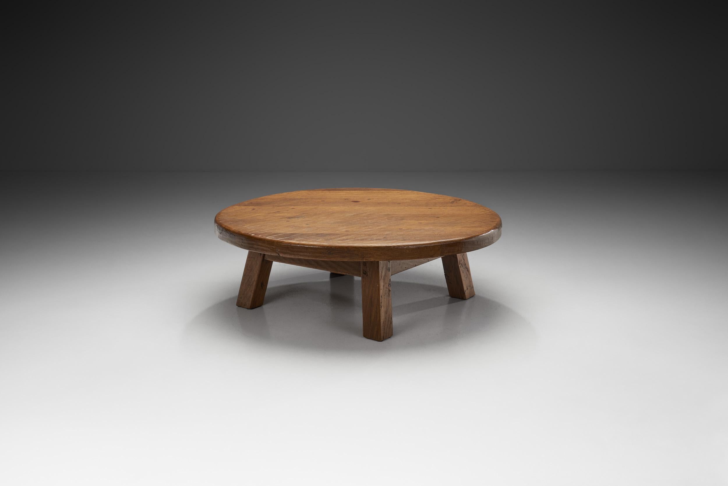 This brutalist coffee table has multiple defining details to it, from the charismatic patina to the artisan hand carved top. The design - while being based on traditional forms - has a modern twist, which makes it perfect for contemporary
