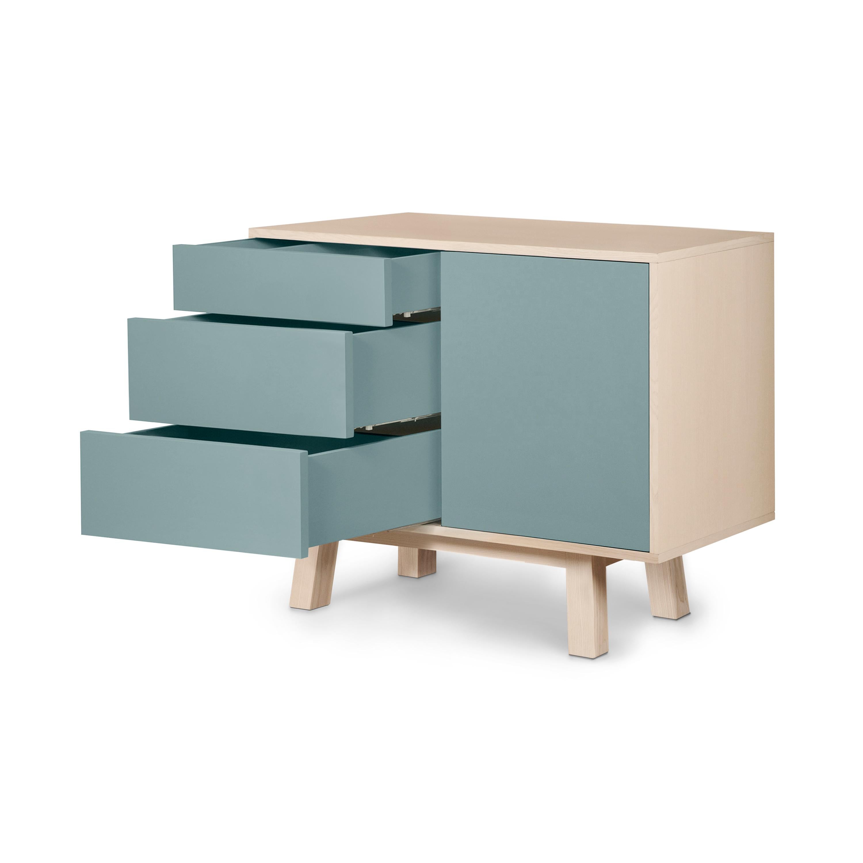 Armario bajo de madera artesanal francés 1 puerta 3 cajones gris azul Francés en venta