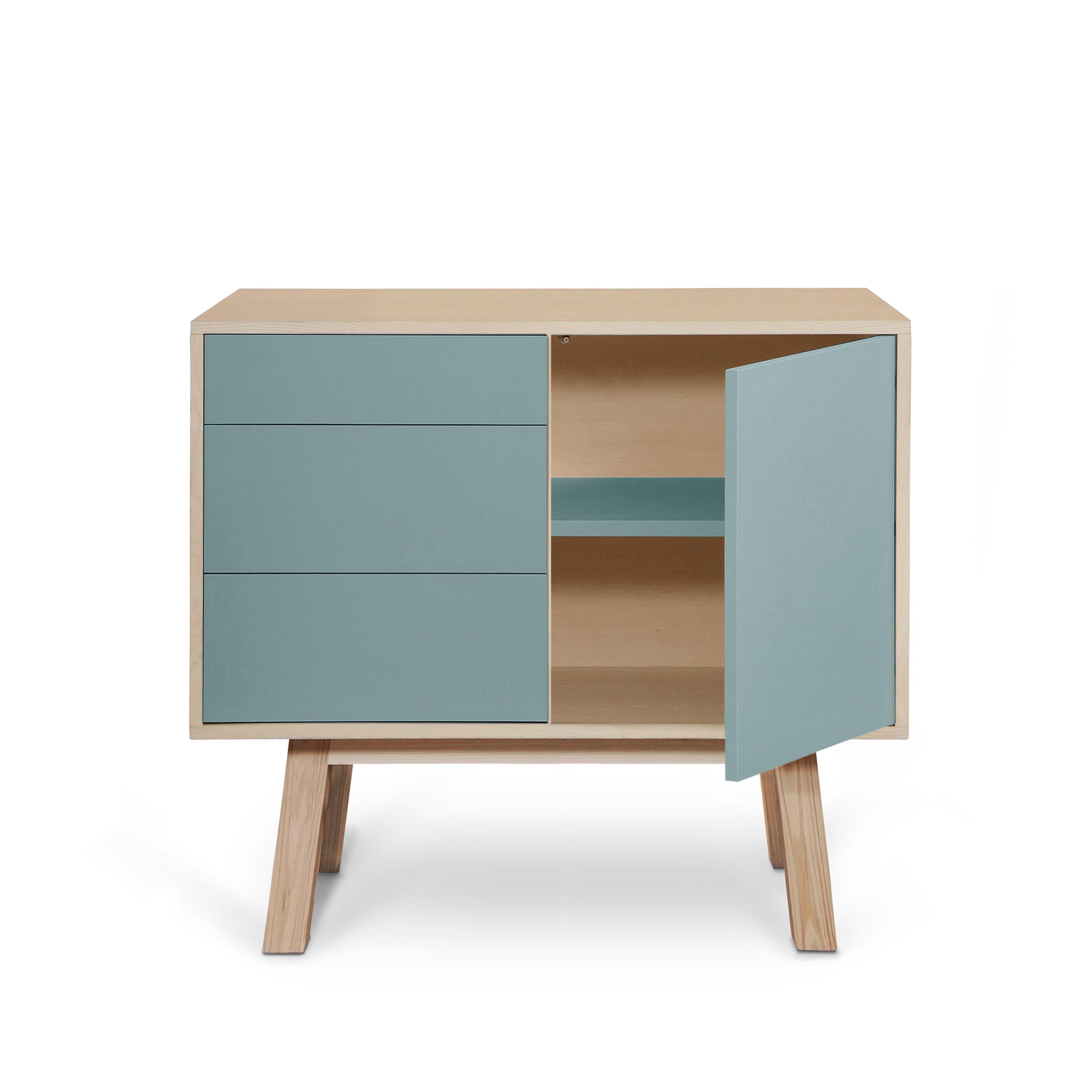 Armario artesanal francés de madera azul grisácea de 1 puerta y 3 cajones del diseñador E. Gizard en Nuevo estado para la venta en Landivy, FR