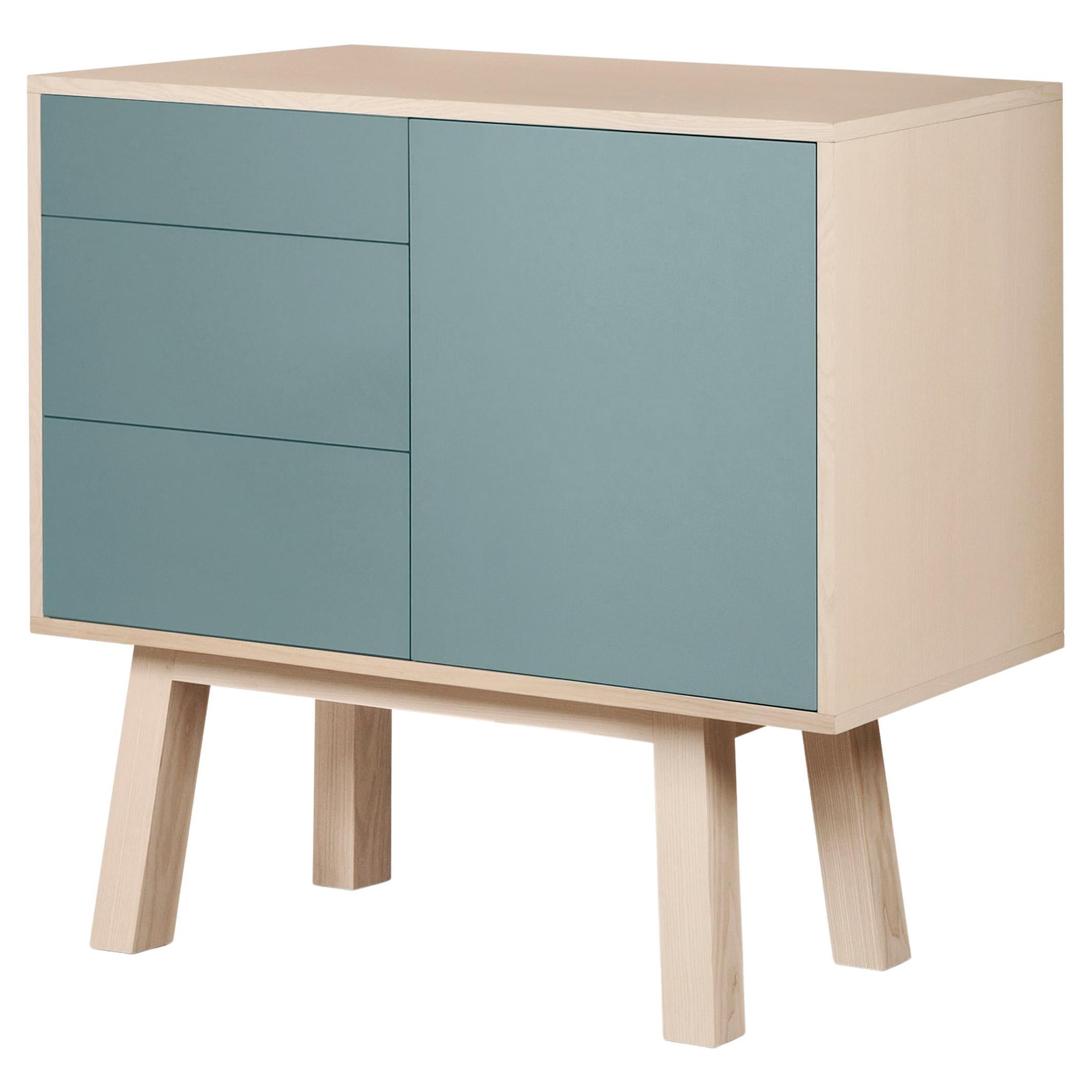 Armario artesanal francés de madera azul grisácea de 1 puerta y 3 cajones del diseñador E. Gizard