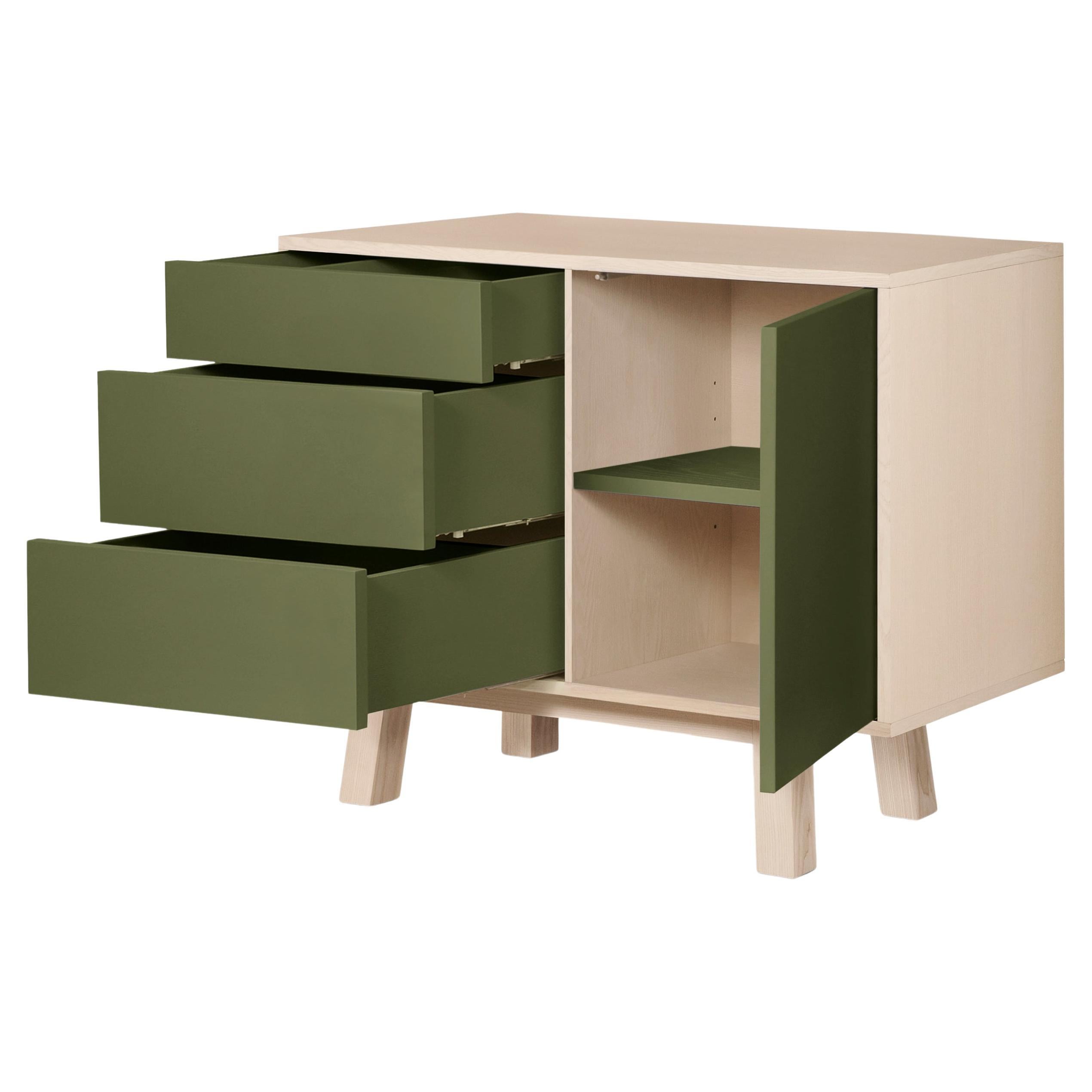 Aparador bajo artesanal francés de 1 puerta y 3 cajones de madera verde de E. Gizard, París en venta