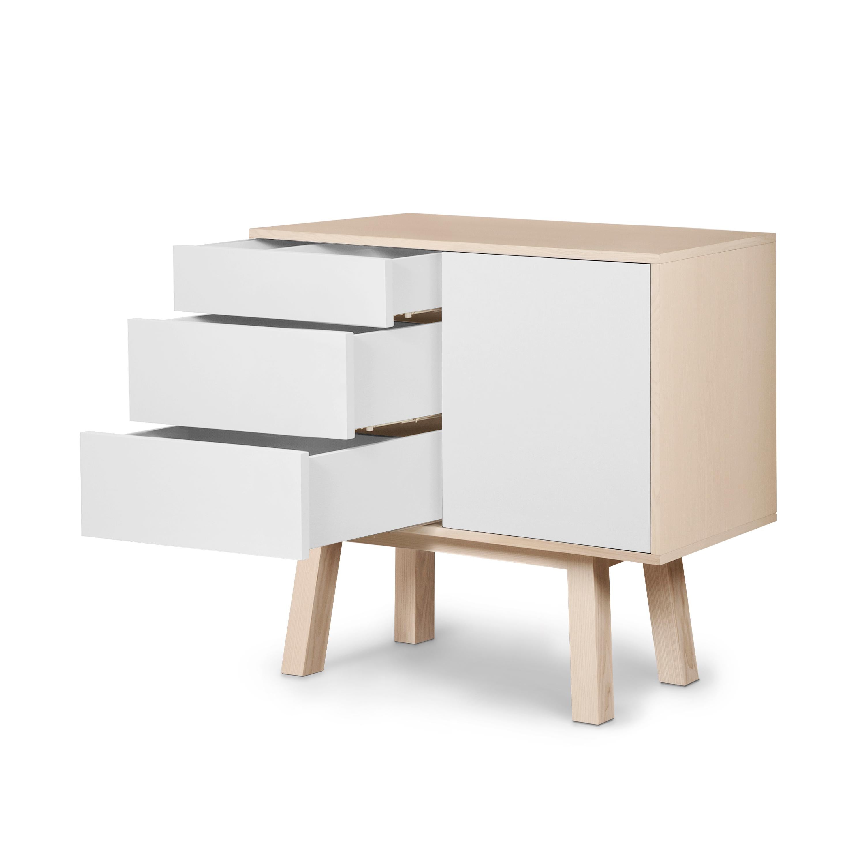 Armario artesanal francés de 1 puerta y 3 cajones de madera blanca, diseño de E. Gizard, París Francés en venta