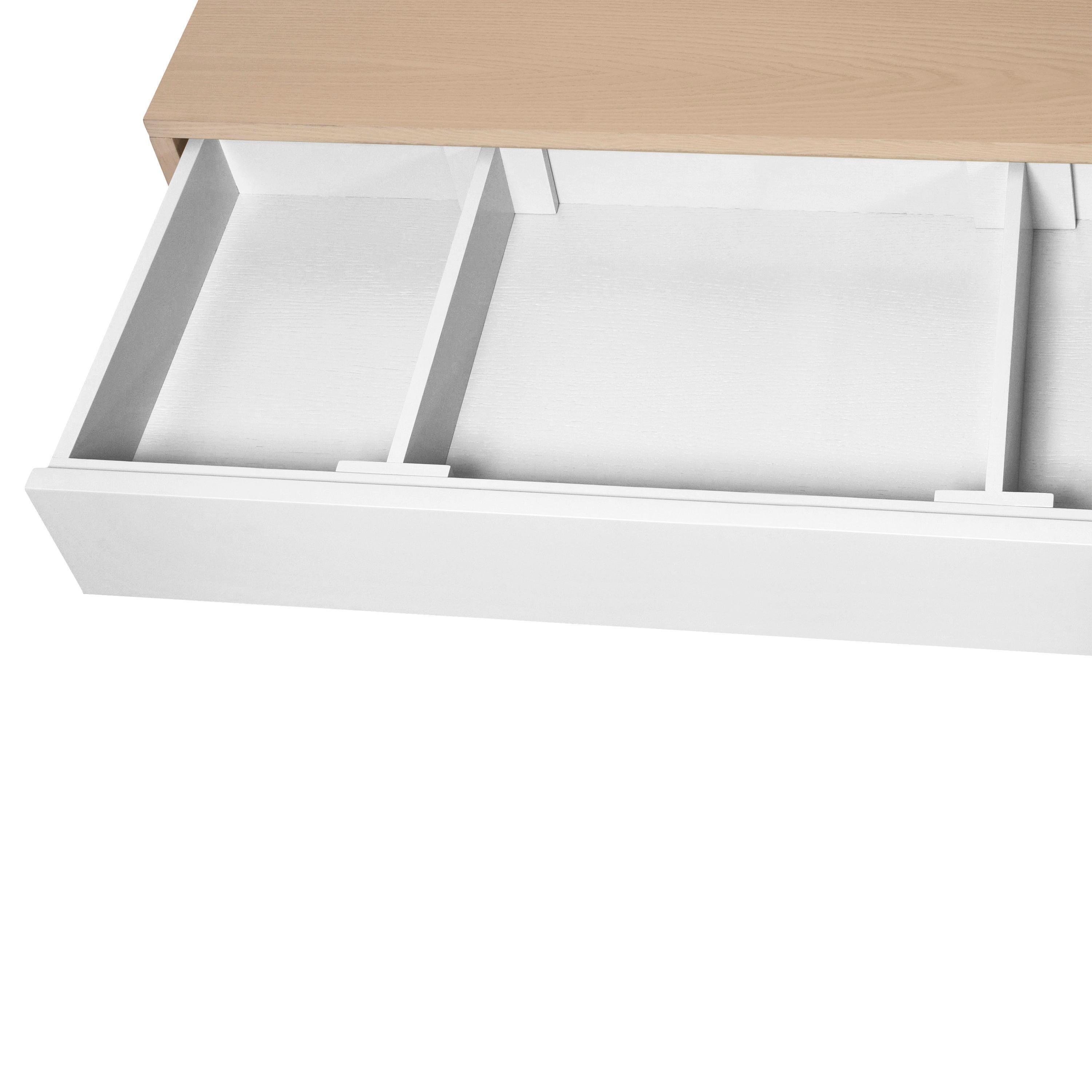 Armario artesanal francés de 1 puerta y 3 cajones de madera blanca, diseño de E. Gizard, París Lacado en venta