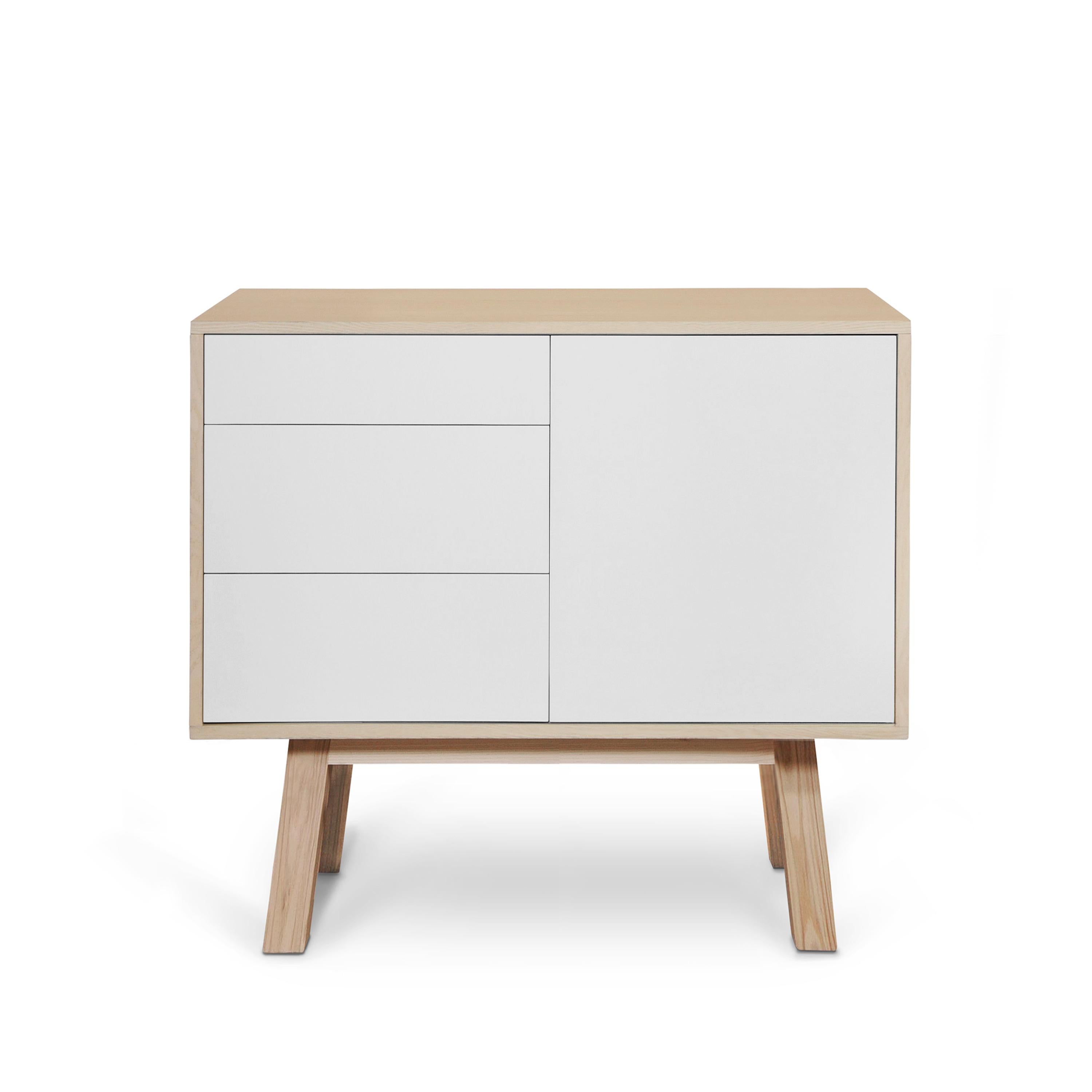 Armario artesanal francés de 1 puerta y 3 cajones de madera blanca, diseño de E. Gizard, París en Nuevo estado para la venta en Landivy, FR