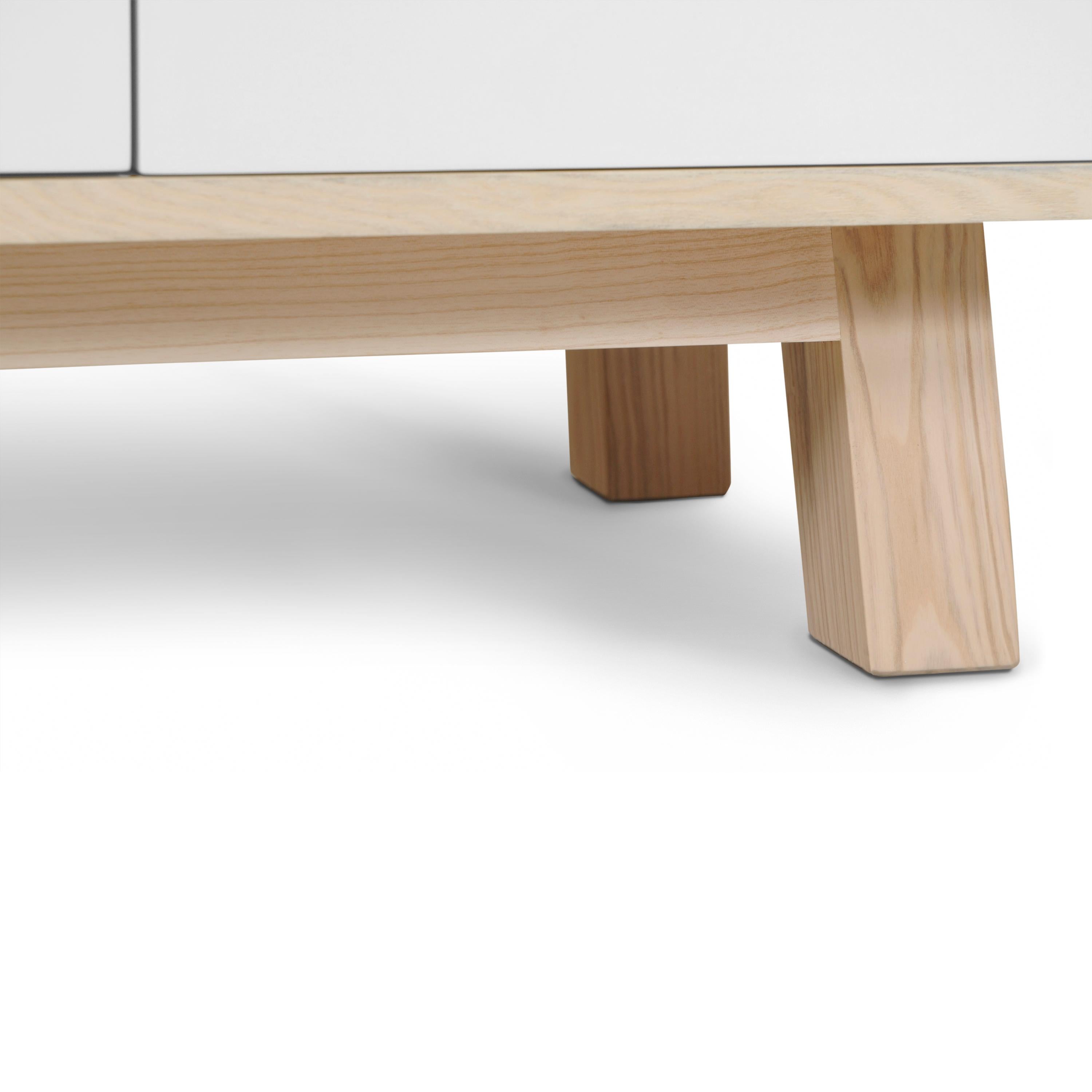 Aparador pequeño artesanal francés de madera baja blanca de 1 puerta y 3 cajones en Nuevo estado para la venta en Landivy, FR