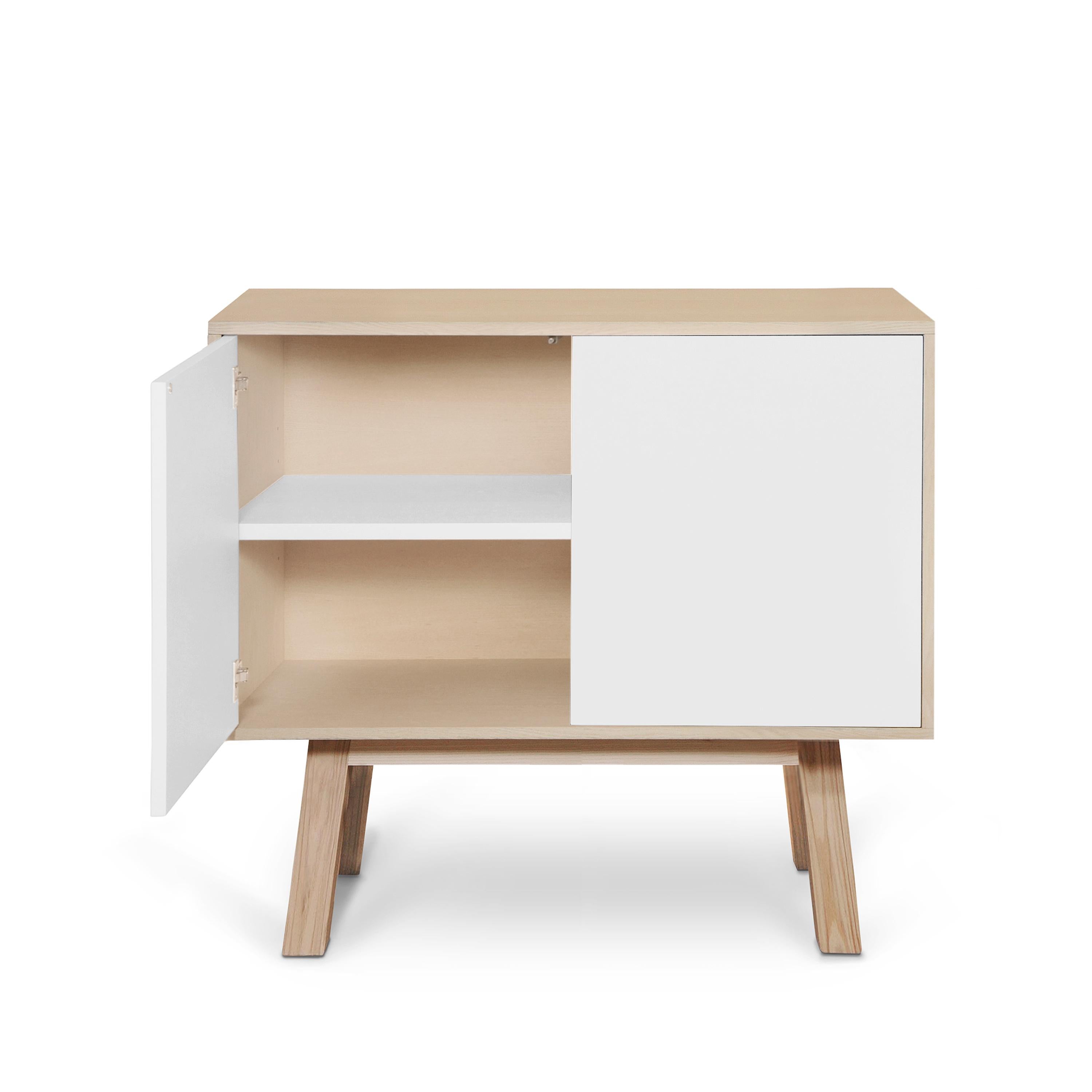 Armario artesanal francés de 2 puertas altas de madera blanca, por Eric Gizard, París Siglo XXI y contemporáneo en venta