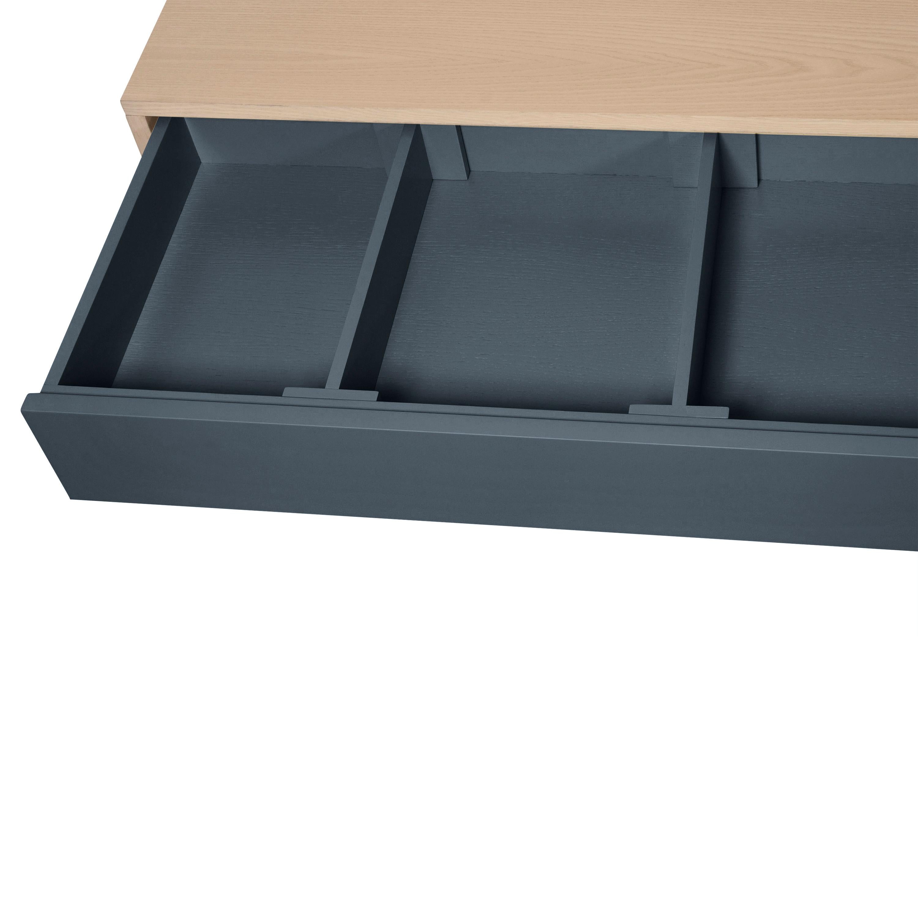 Aparador alto de madera artesanal francés azul oscuro de 3 cajones de Eric Gizard, París en venta 2