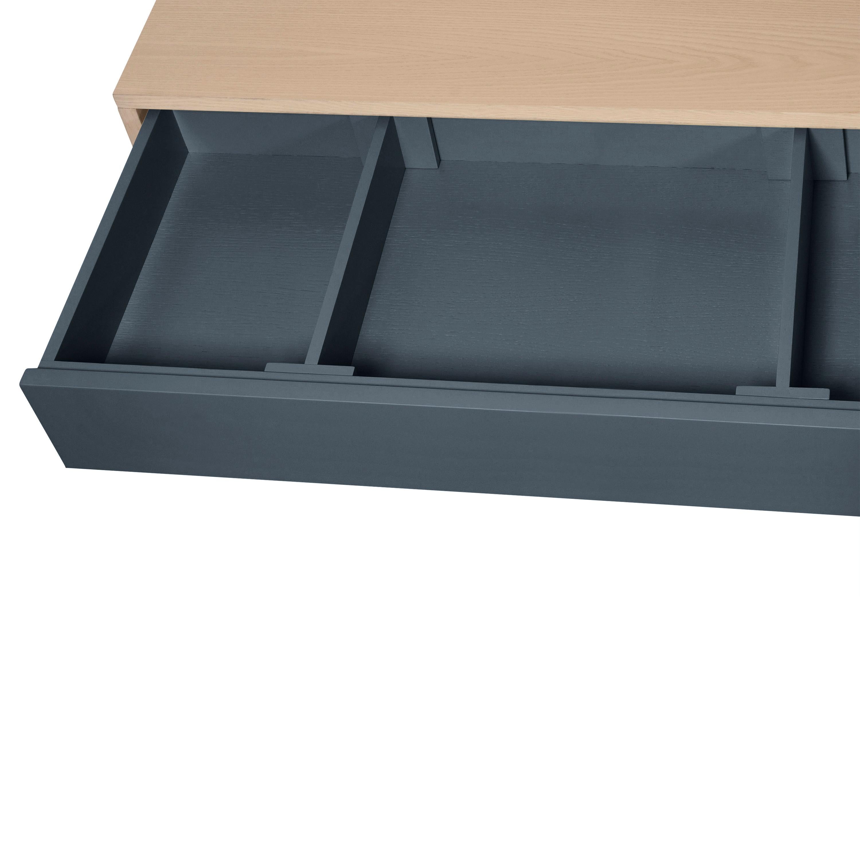 Aparador alto de madera artesanal francés azul oscuro de 3 cajones de Eric Gizard, París en venta 1