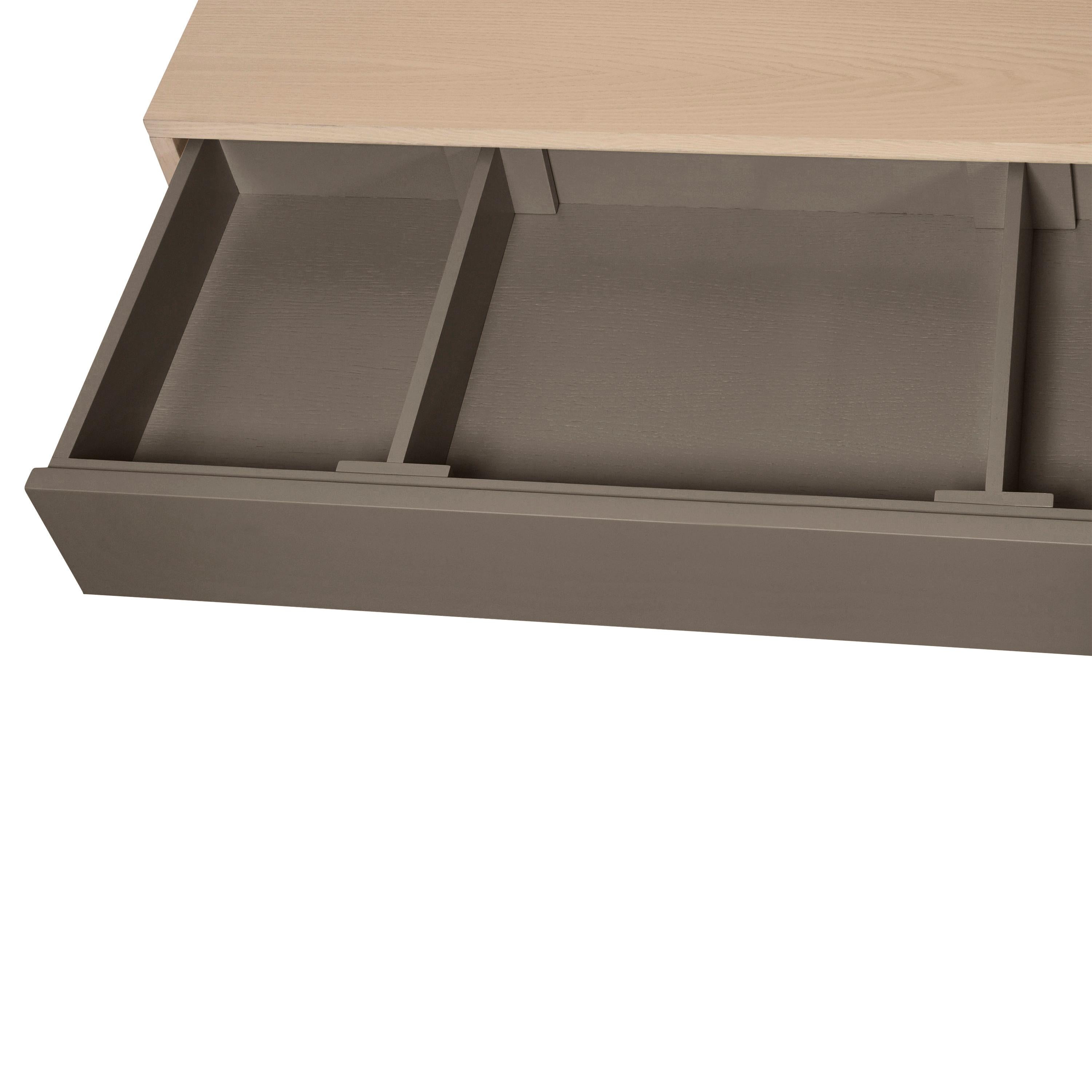 Armario bajo de madera de diseño artesanal francés de 1 puerta y 3 cajones gris chocolate Madera en venta