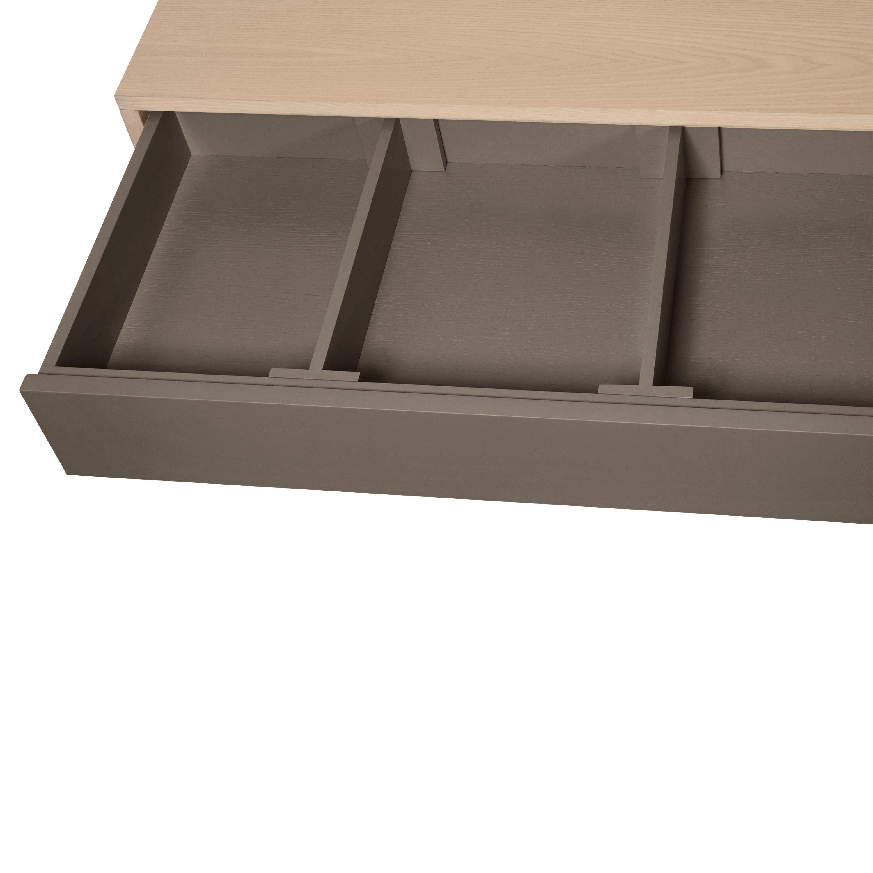 Armario bajo de madera de diseño artesanal francés de 1 puerta y 3 cajones gris chocolate en venta 1