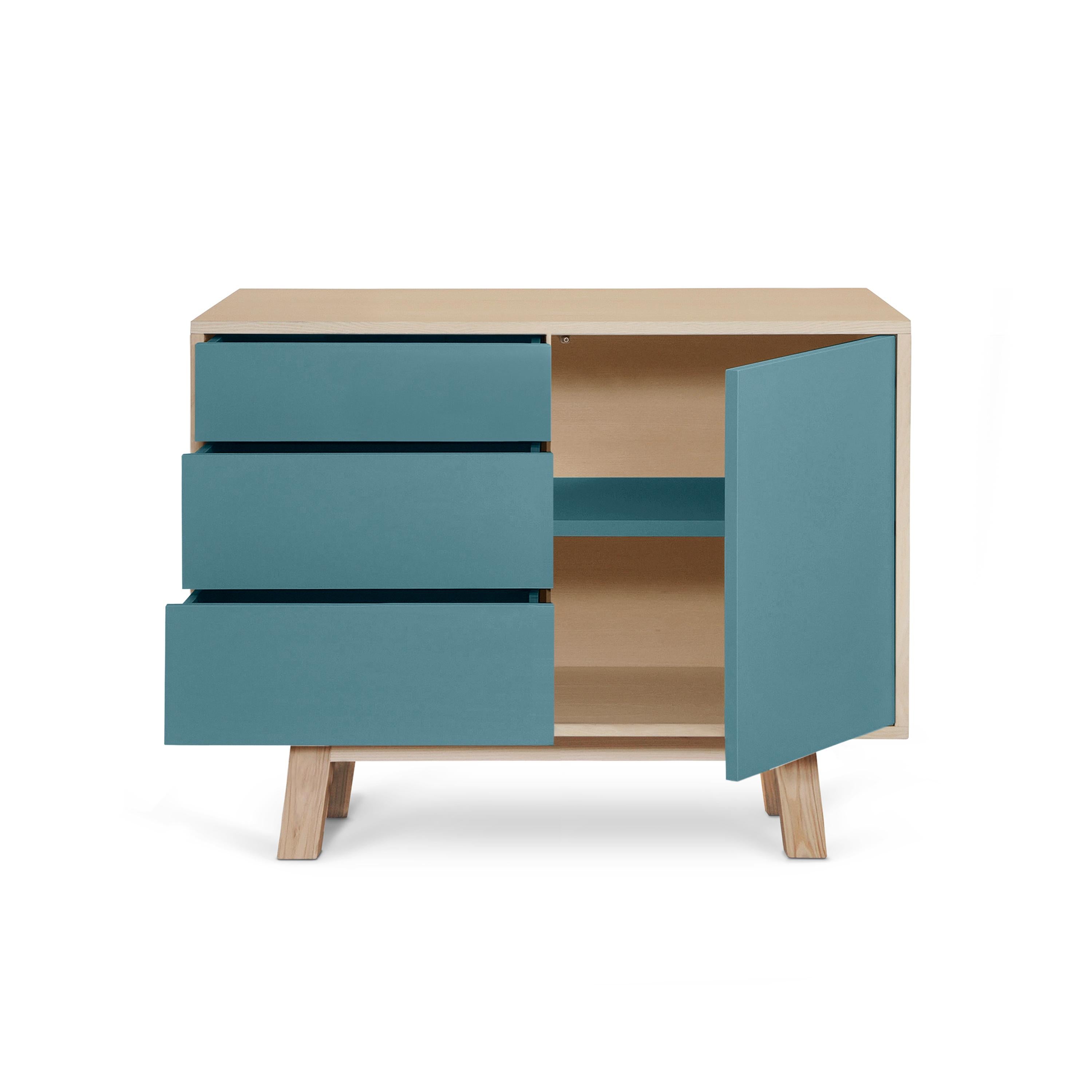 Französischer, handwerklicher Designer, 1 Tür 3-Schrank, hellblauer, niedriger Holzschrank im Zustand „Neu“ im Angebot in Landivy, FR