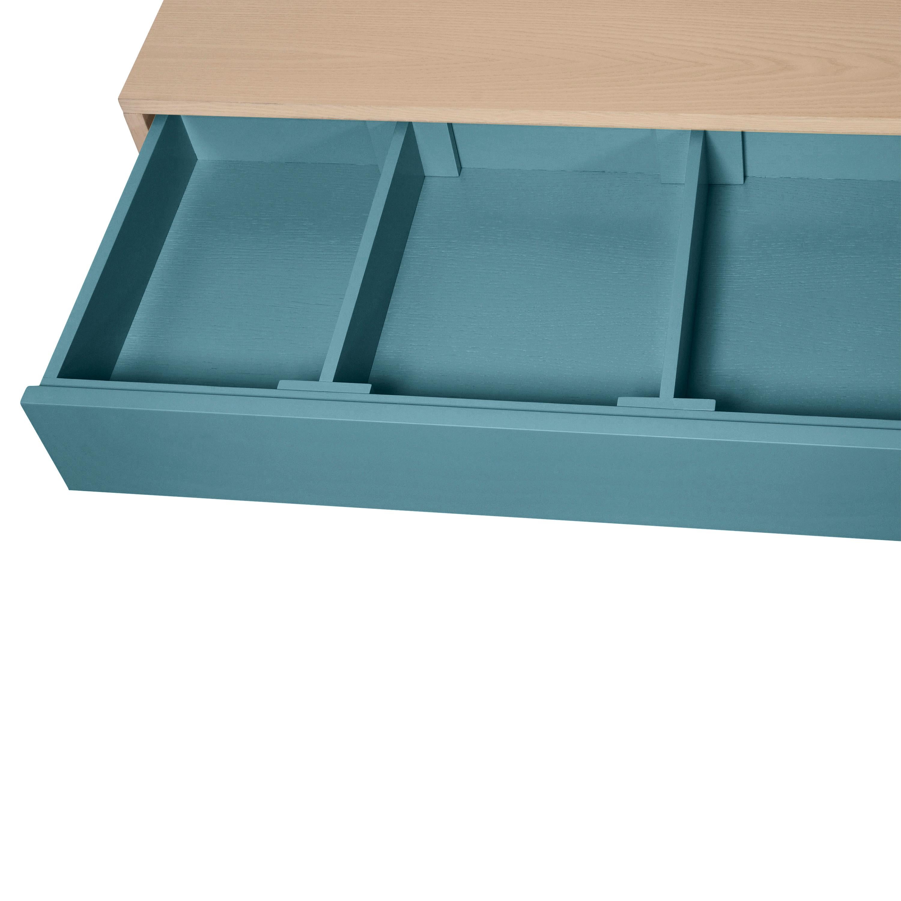 Französischer, handwerklicher Designer, 1 Tür 3-Schrank, hellblauer, niedriger Holzschrank im Angebot 3