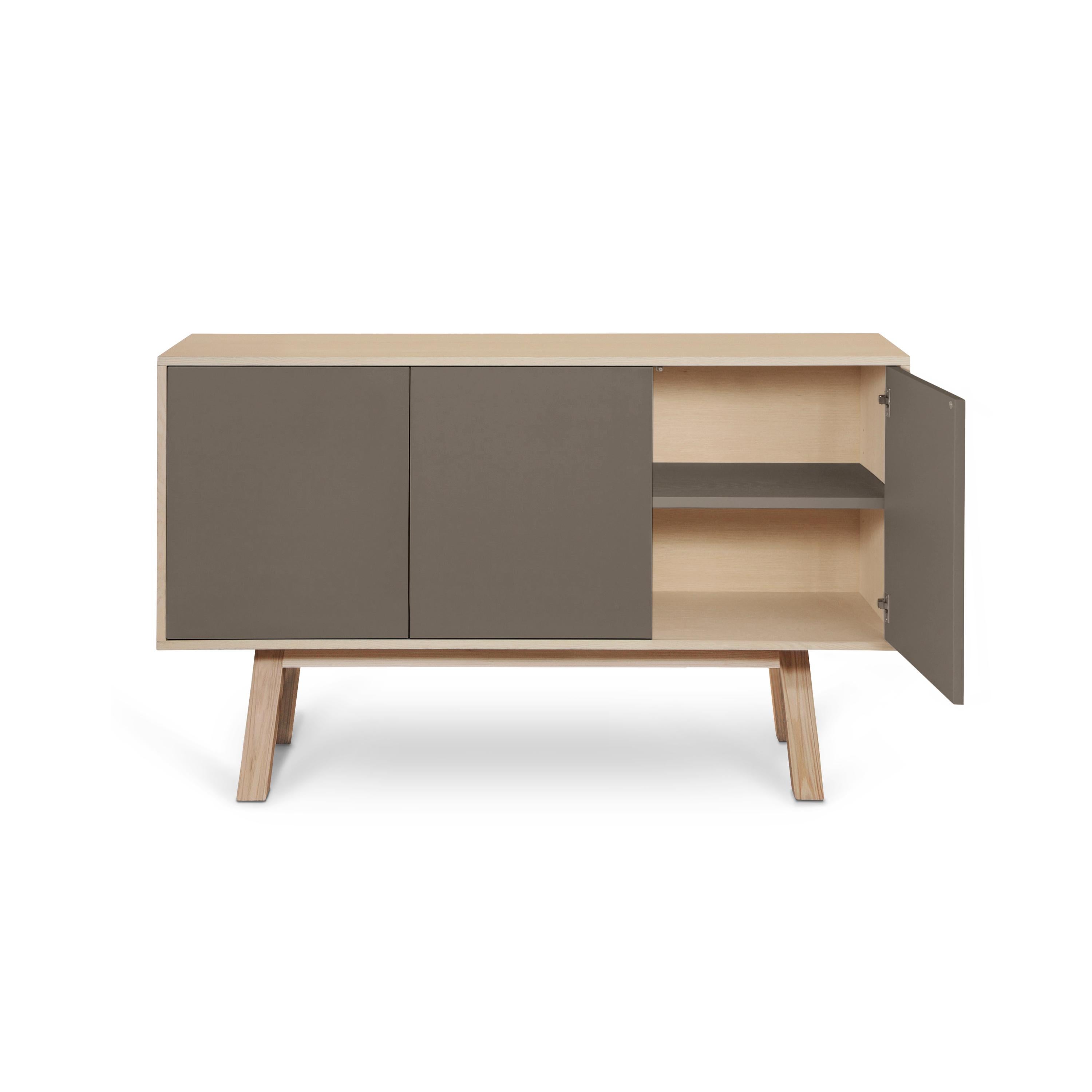 Aparador artesanal francés gris chocolate de 3 puertas, del diseñador Eric Gizard París en Nuevo estado para la venta en Landivy, FR