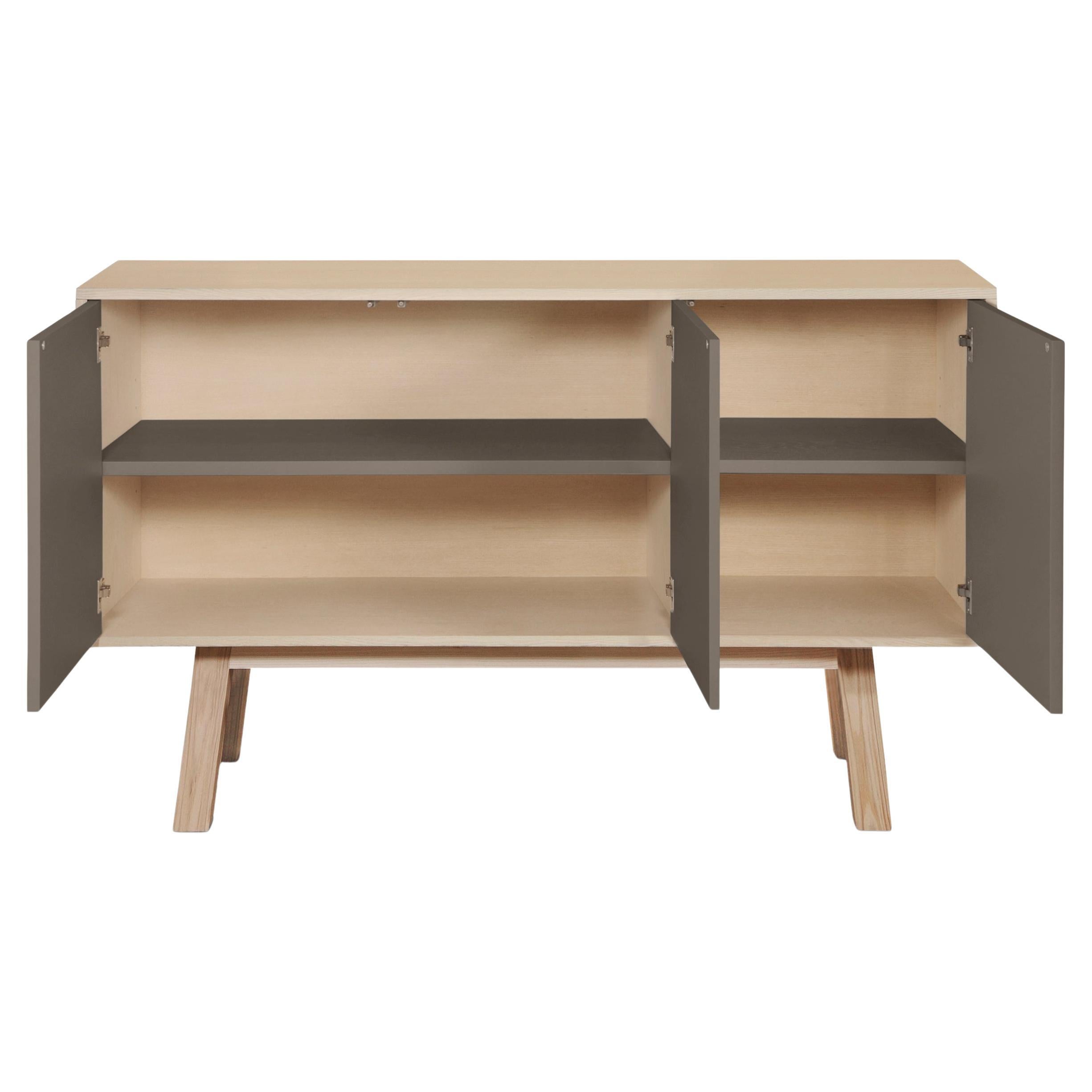 Aparador artesanal francés gris chocolate de 3 puertas, del diseñador Eric Gizard París