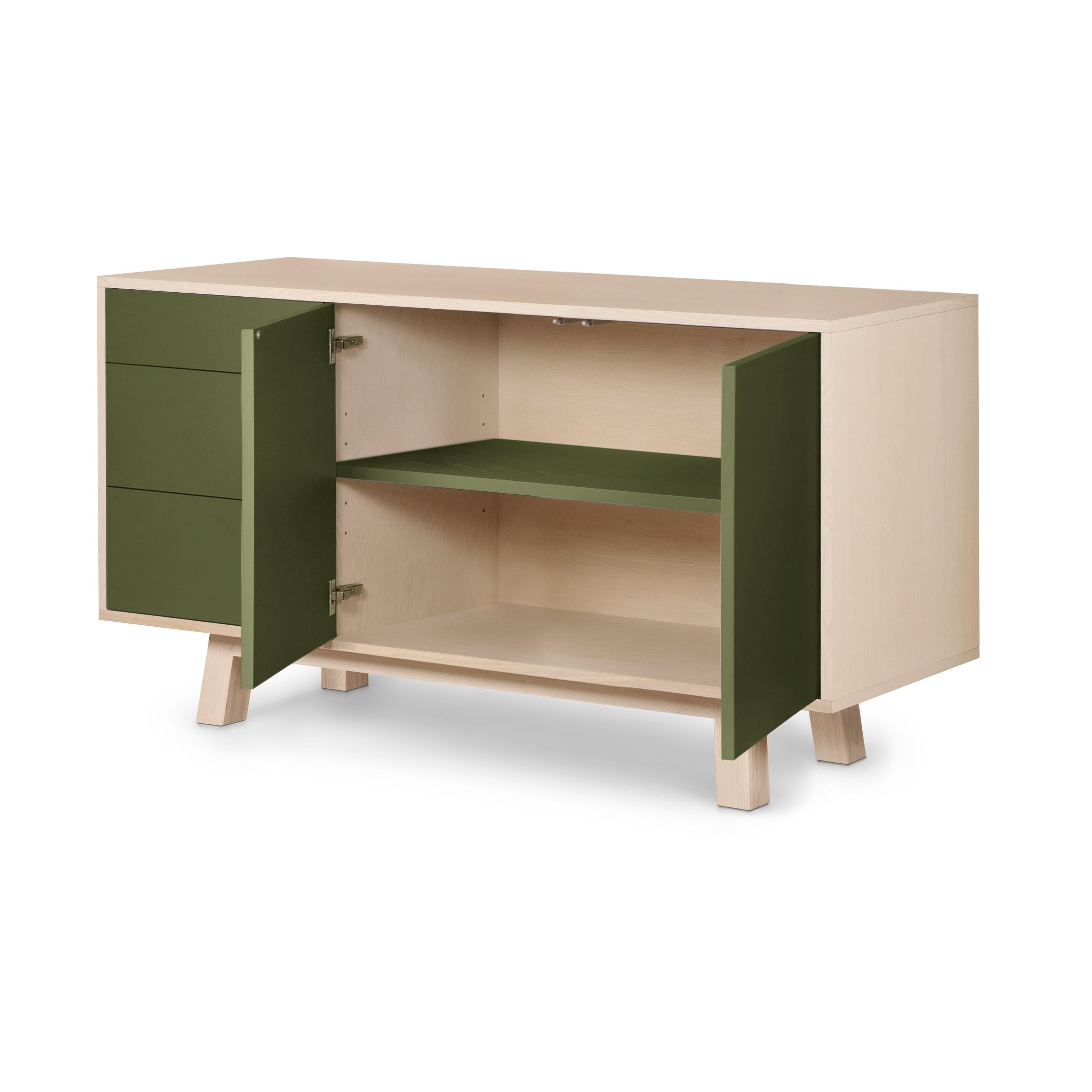 Francese Credenza artigianale francese verde a 3 cassetti in legno KUBE del designer E. Gizard in vendita