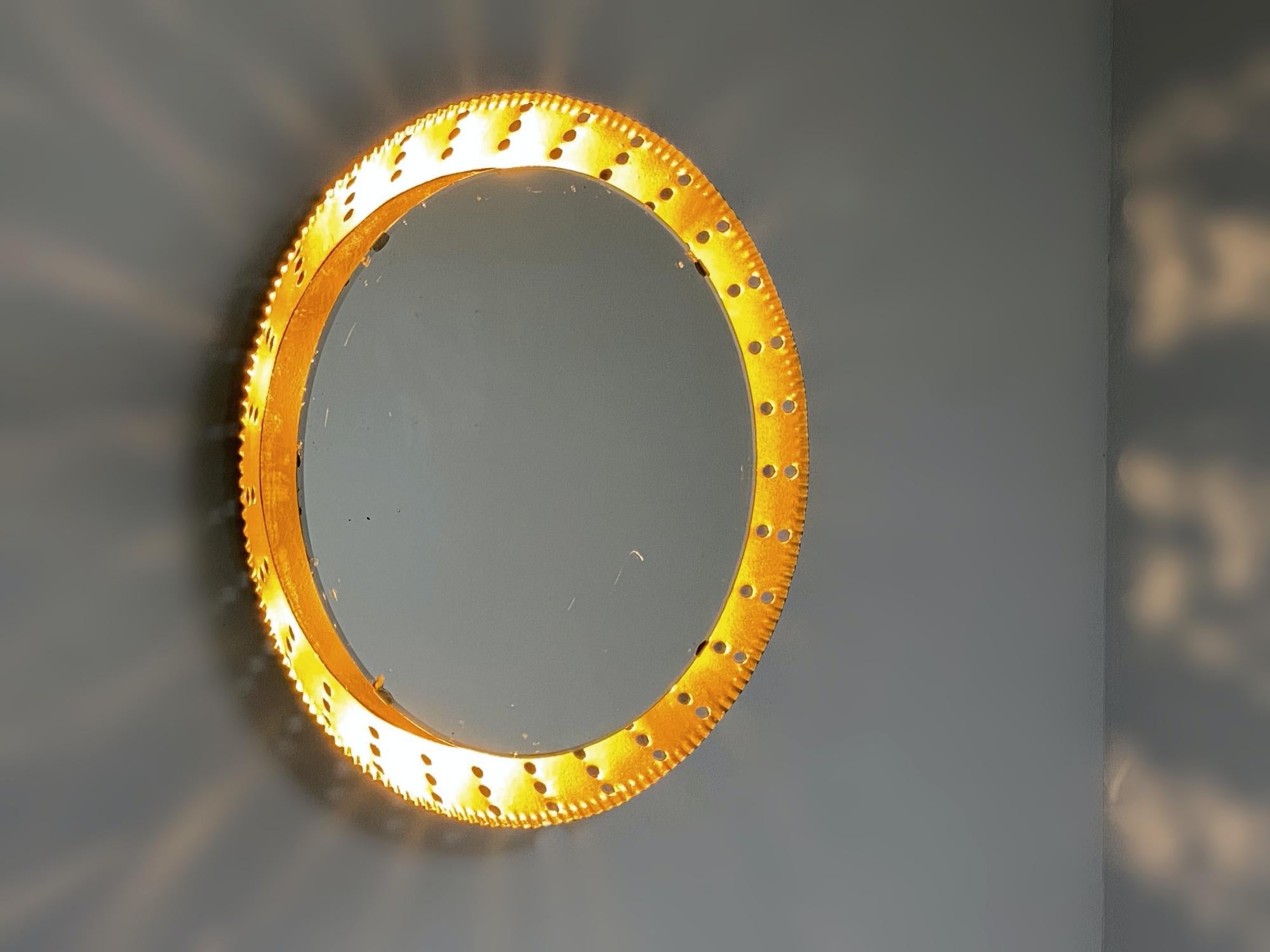 Hand-Crafted French Artisanal Illuminated Golden Sunburst Wall Mirror, 1960s, France For Sale