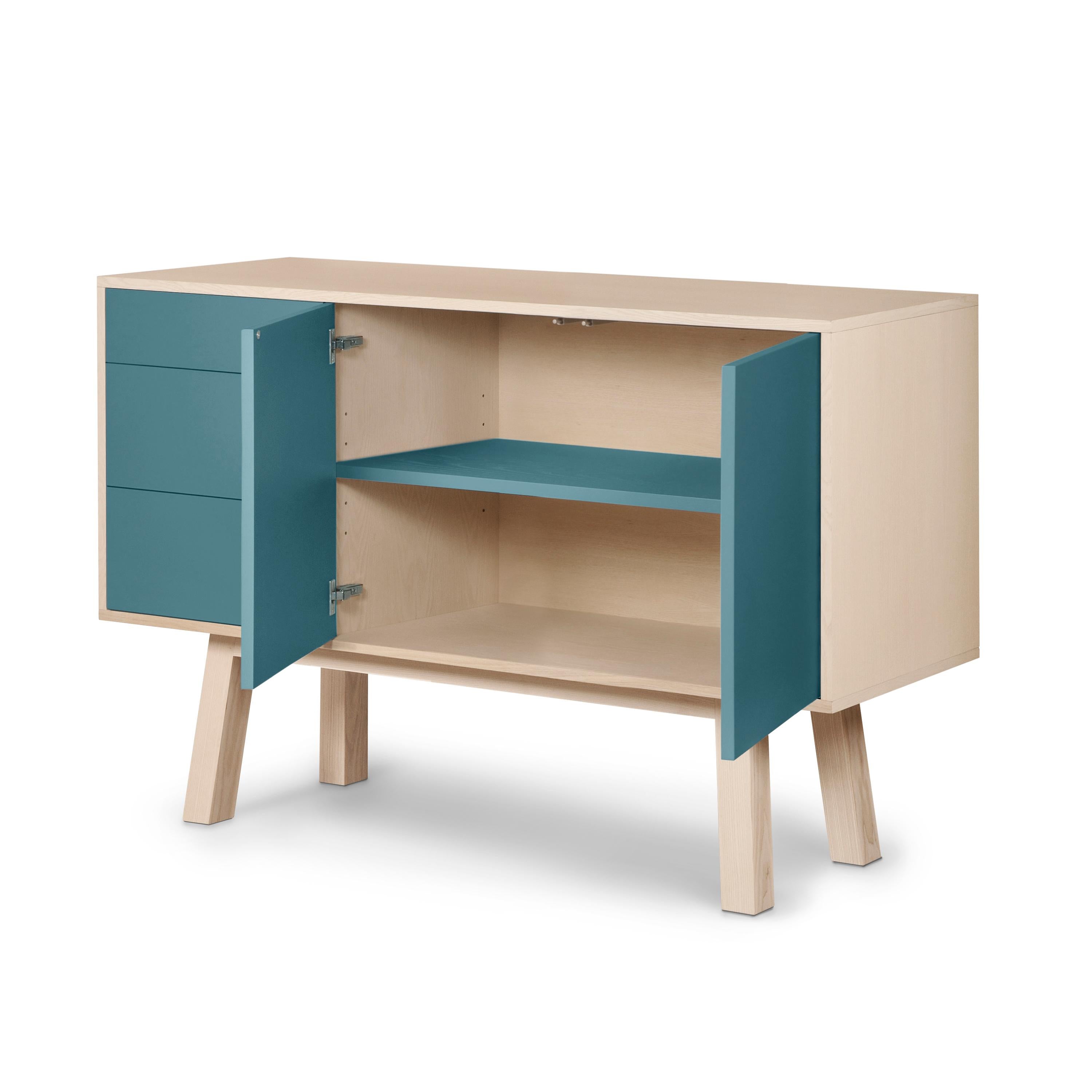 Francese Credenza artigianale francese in legno azzurro con 3 cassetti, di E Gizard in vendita