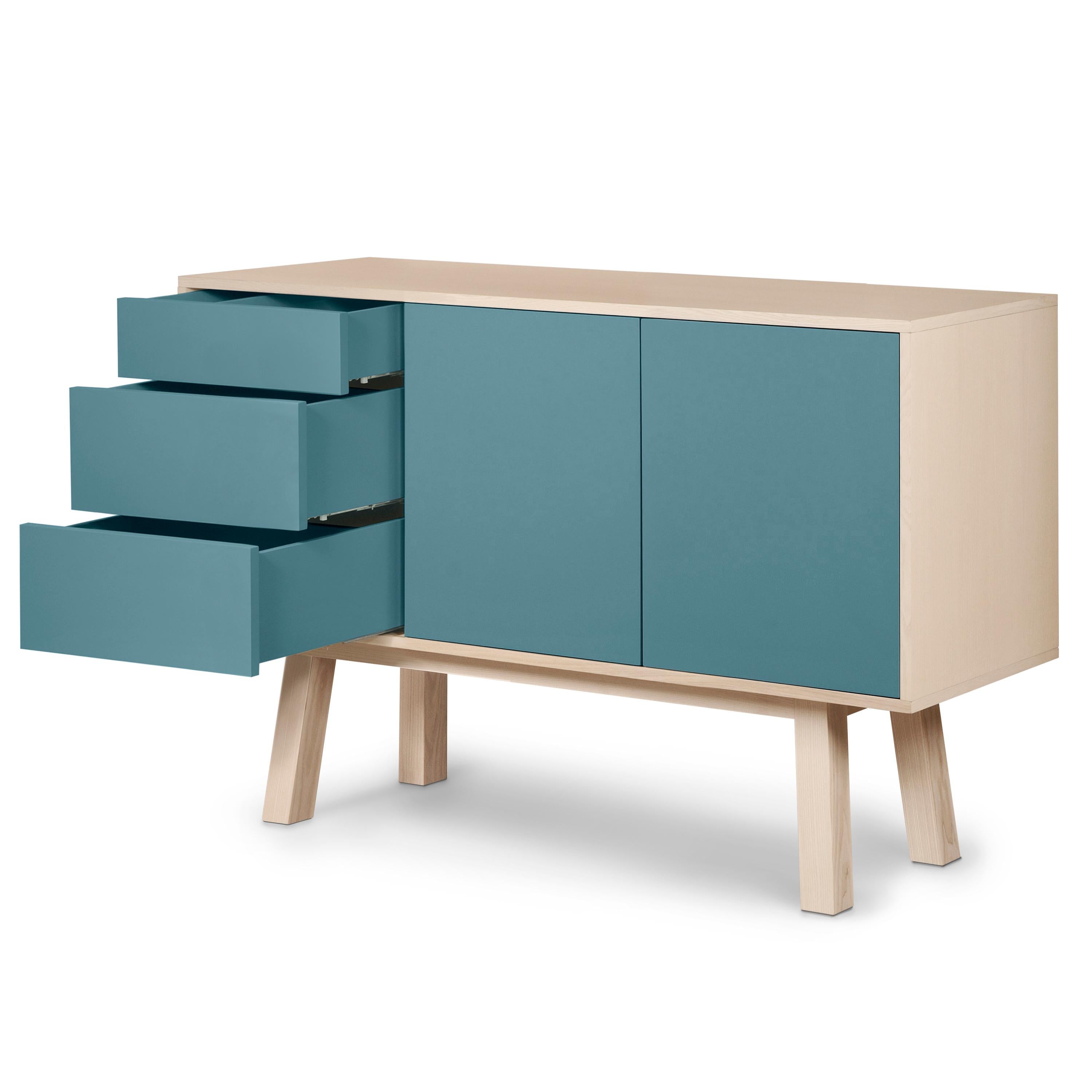 Laccato Credenza artigianale francese in legno azzurro con 3 cassetti, di E Gizard in vendita