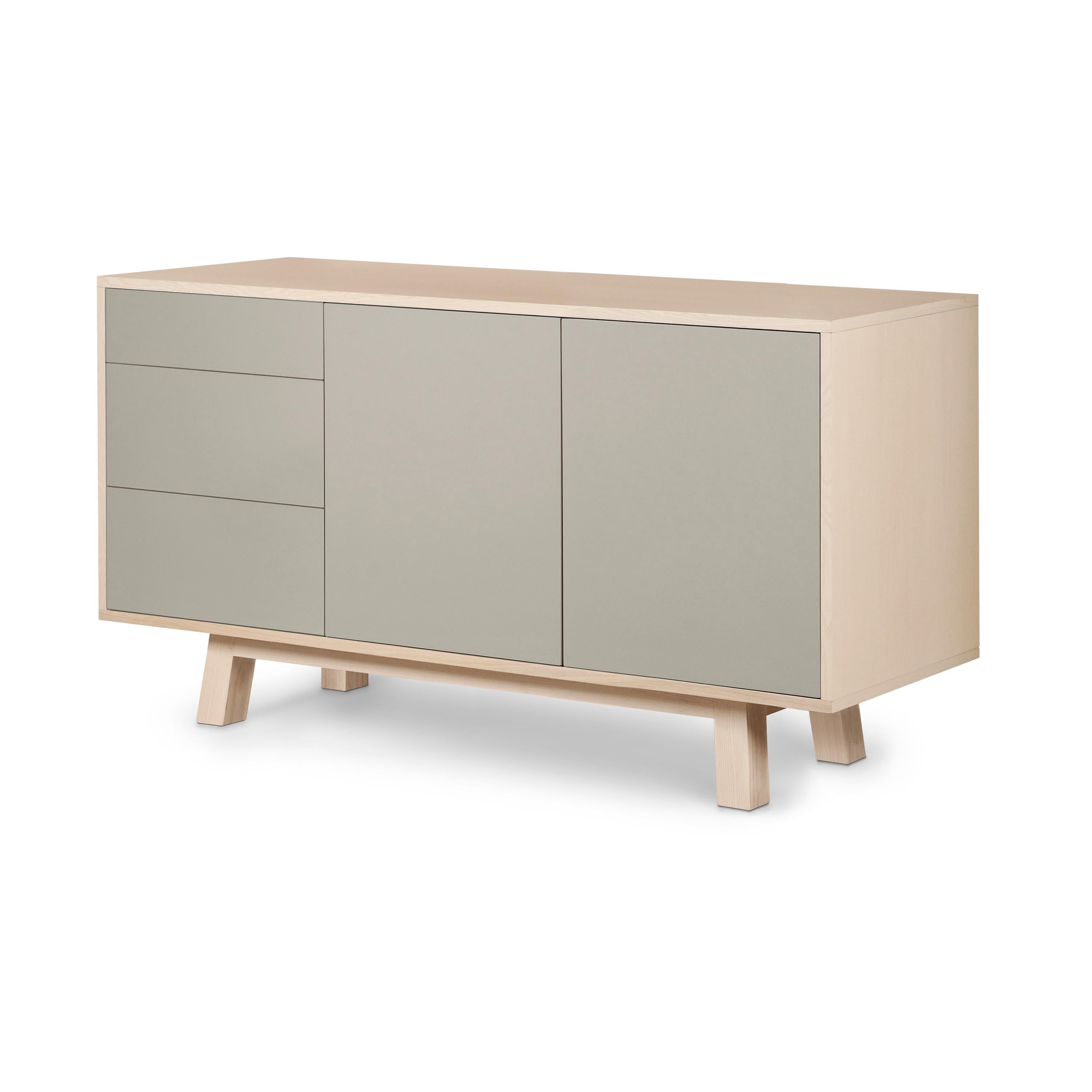 Credenza artigianale francese in legno grigio chiaro a 2 ante e 3 cassetti KUBE 120 cm In condizioni Nuovo in vendita a Landivy, FR