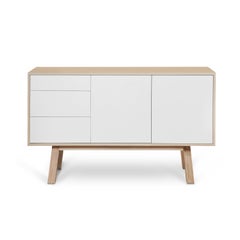 Buffet en bois blanc artisanal français à 2 portes et 3 tiroirs, par E Gizard 140 cm