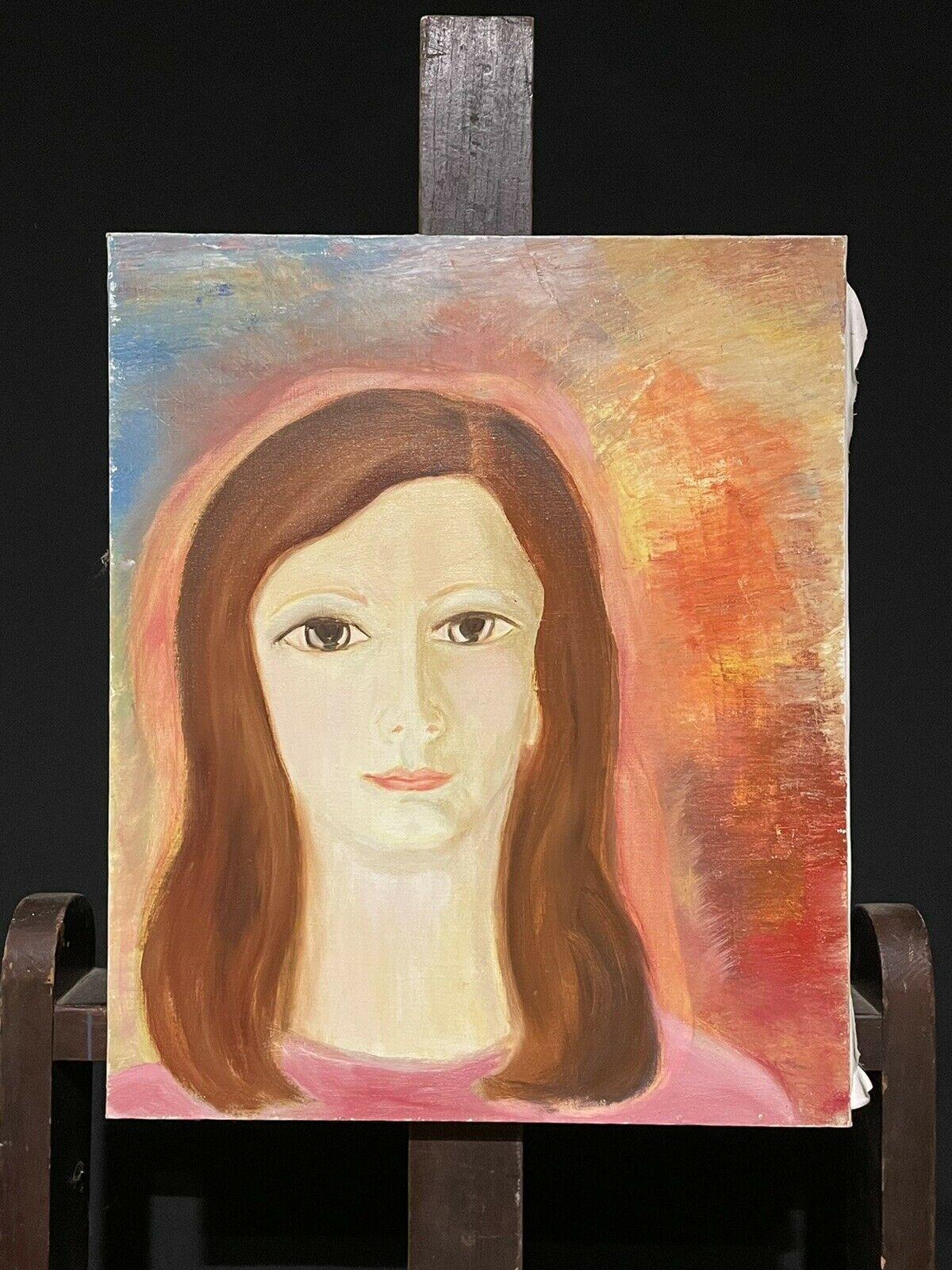 1970er FRENCH OIL PAINTING - HEAD & SHOULDERS PORTRAIT YOUNG LADY PINK & ORANGE – Painting von French artist