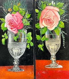 Coppia di nature morte francesi della metà del XX secolo che dipingono fiori ornati in un vaso di vetro