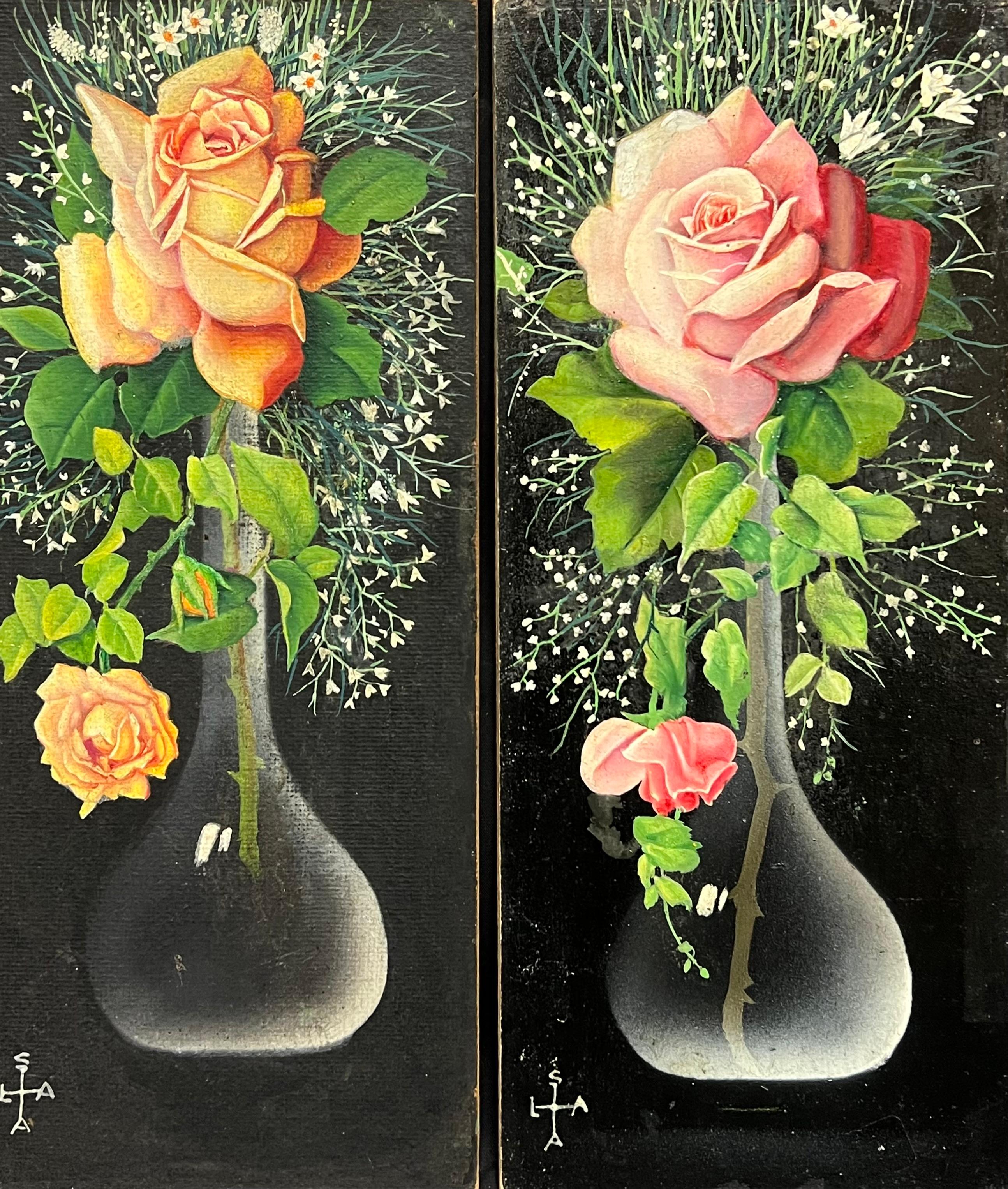 Coppia di nature morte francesi della metà del XX secolo che dipingono fiori ornati in un vaso di vetro