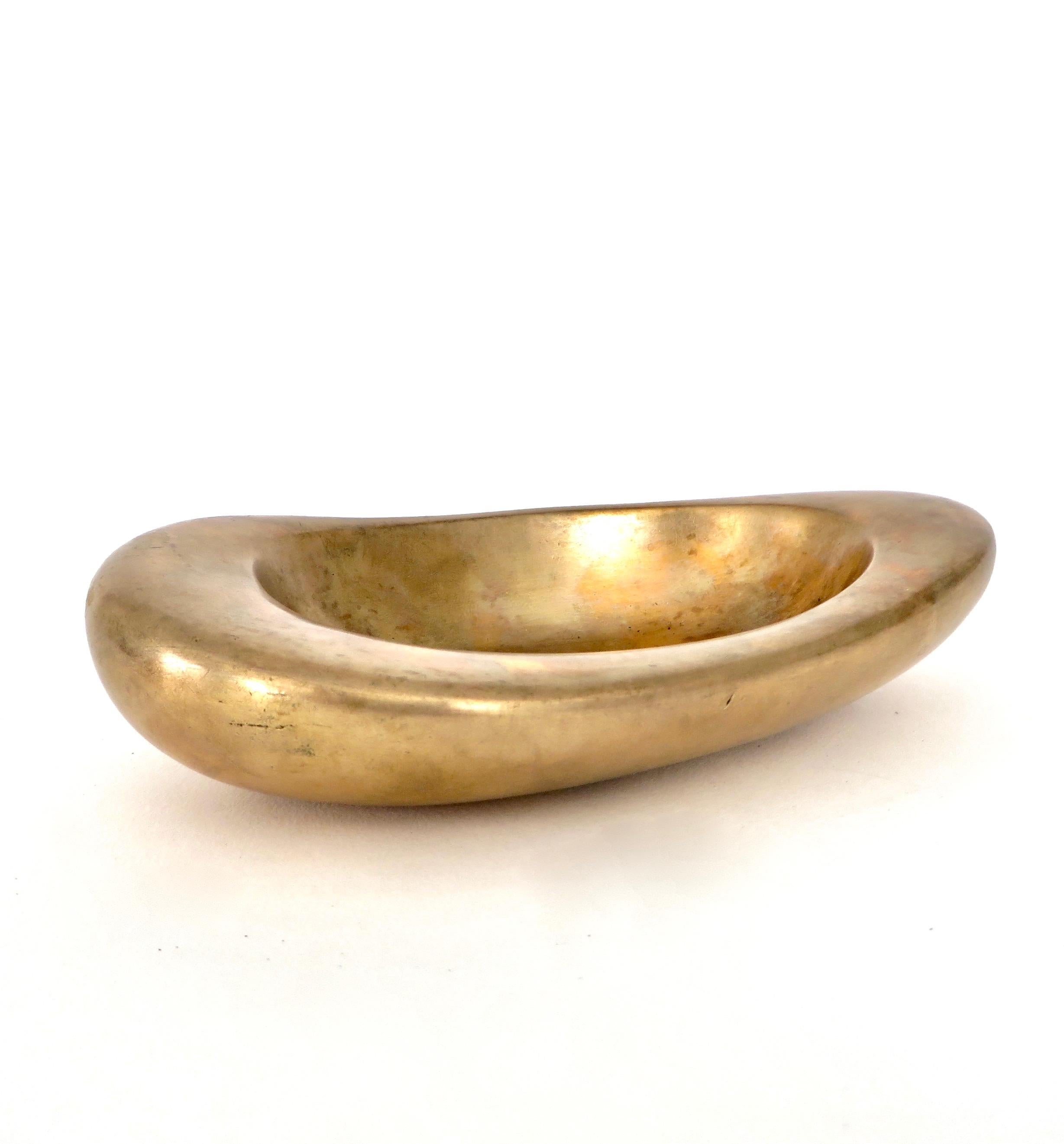 Bronze elongated oval bowl, vide poche or coupe by French artist and designer Monique Gerber. 
Monique Gerber was a French artist working in bronze creating objects for various other artists and companies such as Elsa Schiaparelli and Claude du