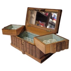 Portagioie italiano in stile Artnouveau  Scatola segreta "Books" , legno d'olivo