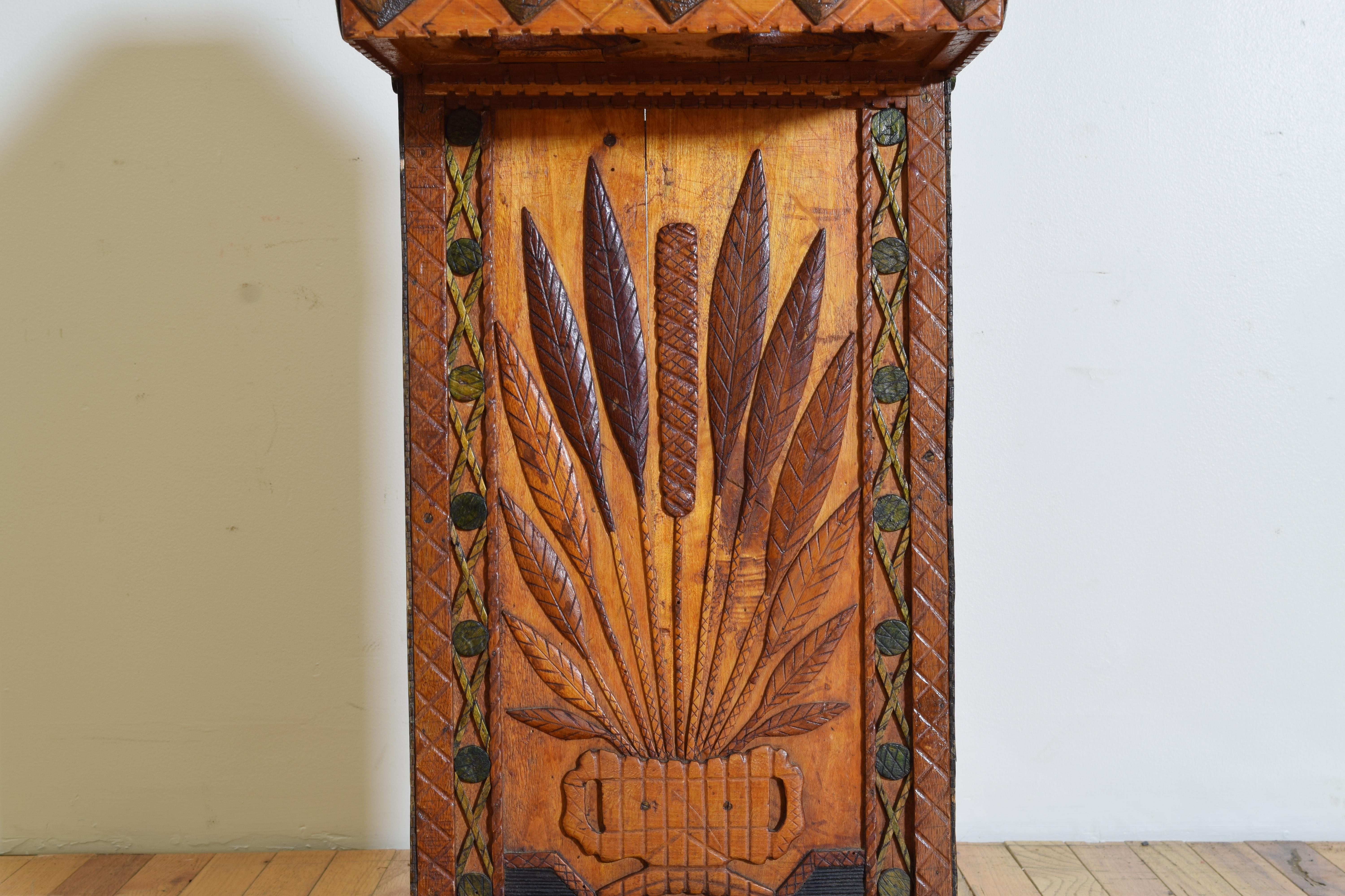 French Arts and Crafts Carved Pinewood and Painted Wood Umbrella Stand, ca. 1900 For Sale 4