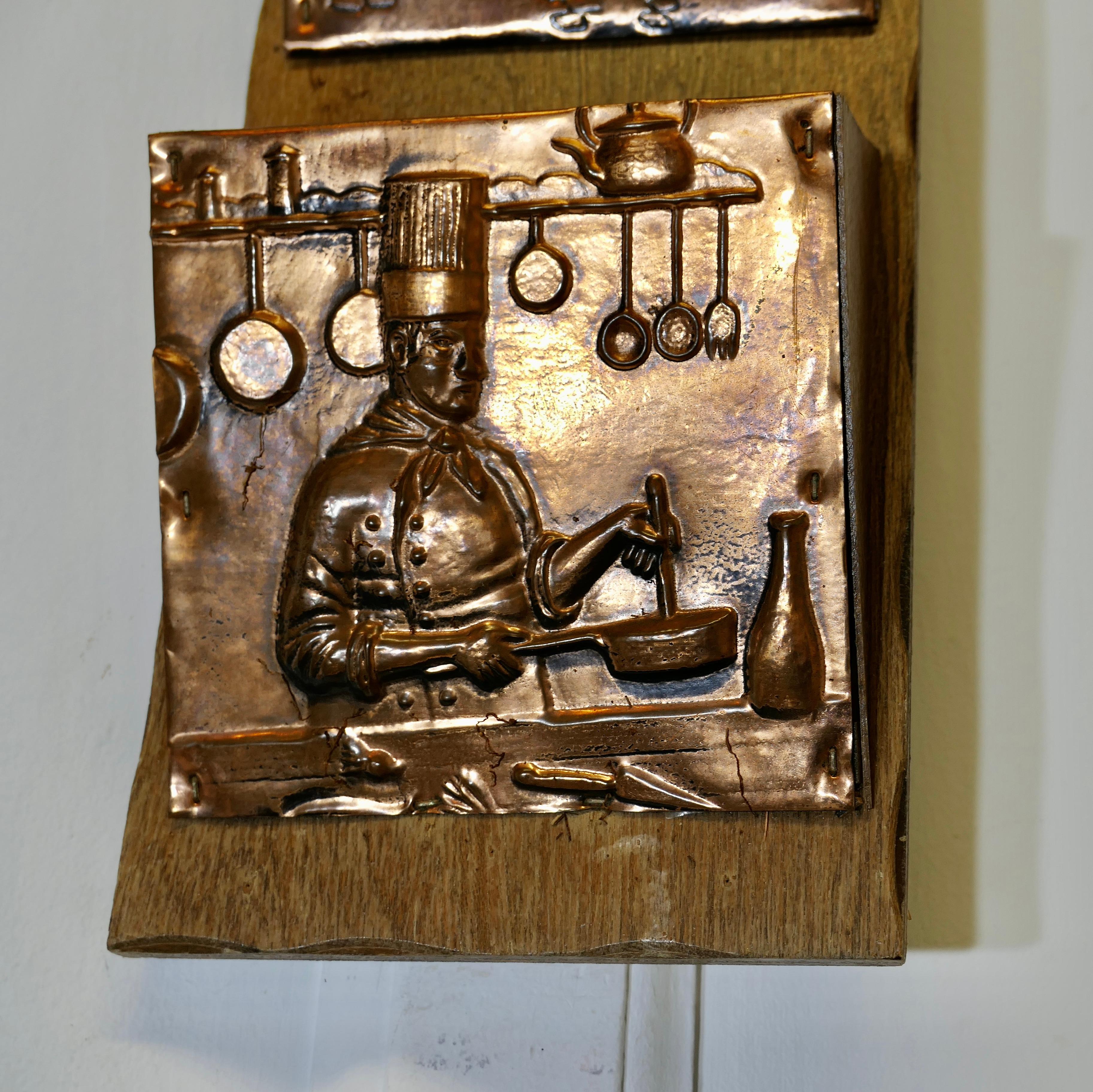 Artesanía francesa, colgante de pared de cobre  Estante para cartas Artes y manualidades en venta
