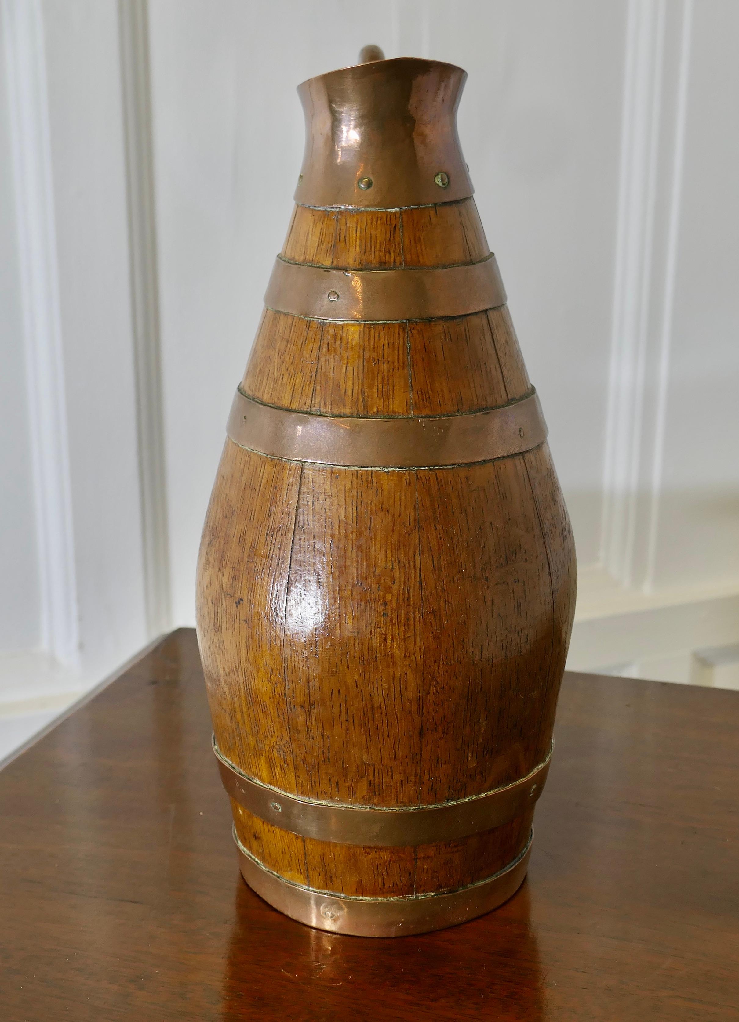 Brocca da sidro francese Arts and Crafts in Oak dorato con bande di rame in vendita 1
