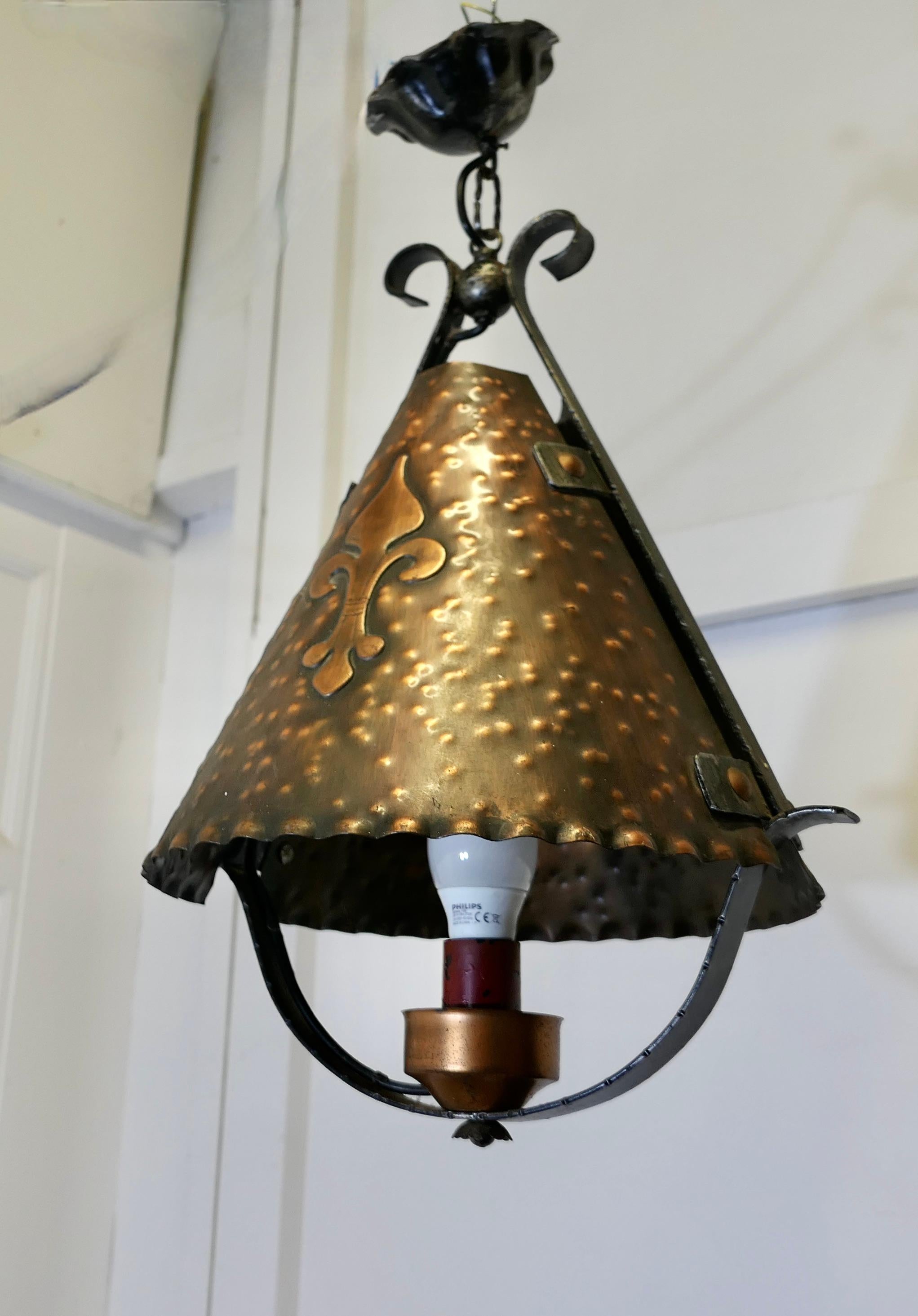 Französisch Arts and Crafts Gothic Copper Laterne  Ein sehr ungewöhnliches Licht  im Angebot 4