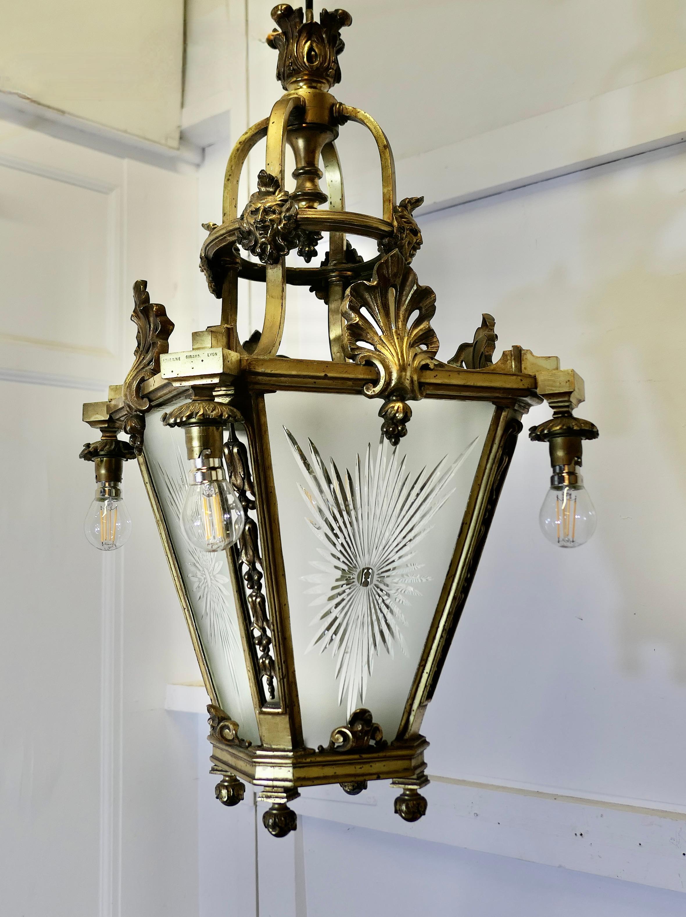 Französische Arts and Crafts-Deckenleuchte im gotischen Stil (Gotisch) im Angebot