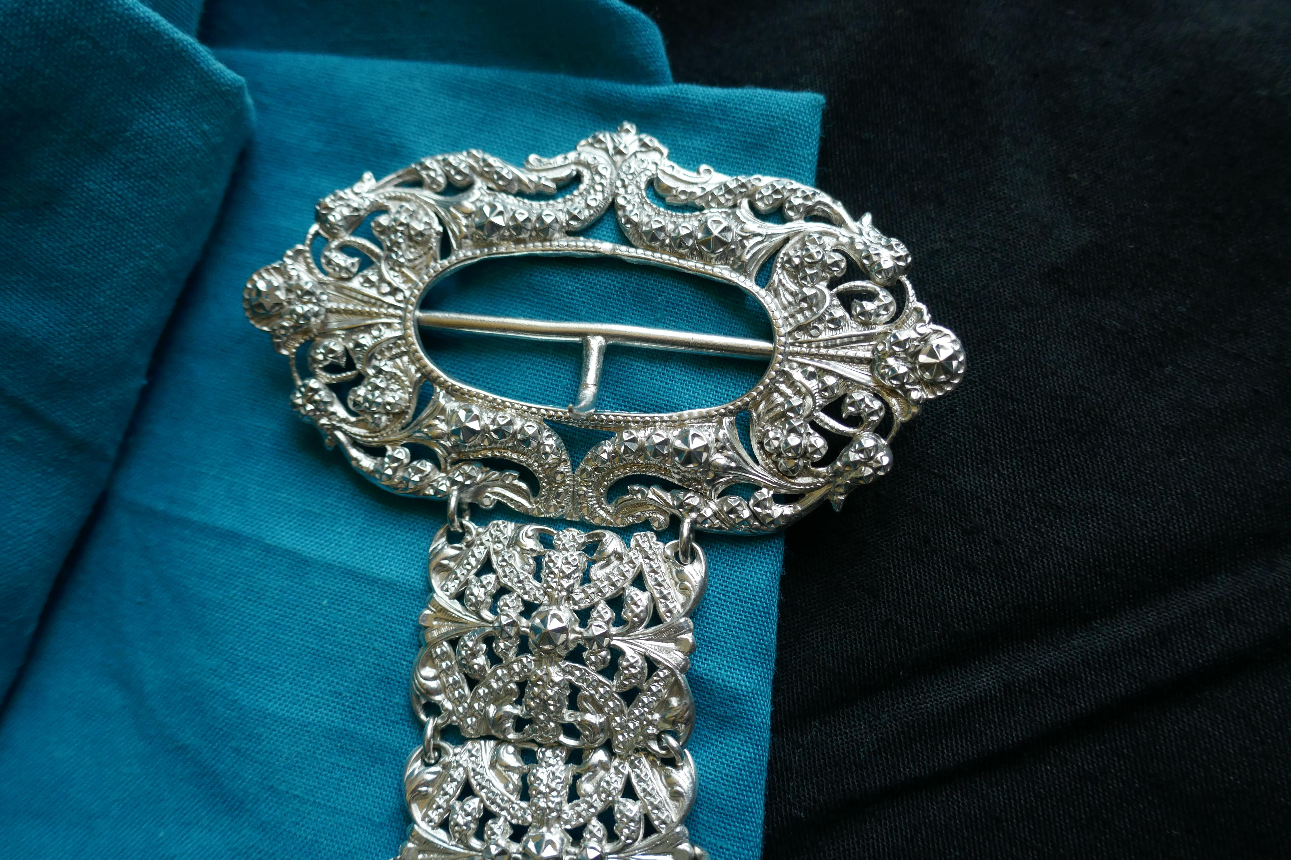 French Arts and Crafts Silver Belt, Articulated Links with Chatelaine Ring

This is a stunning, piece, the belt is composed of 27, 3.5cm x 2.5cm repousse links joined to an Oval Buckle with a central vertical bar. The detail is exquisite, 7 of the