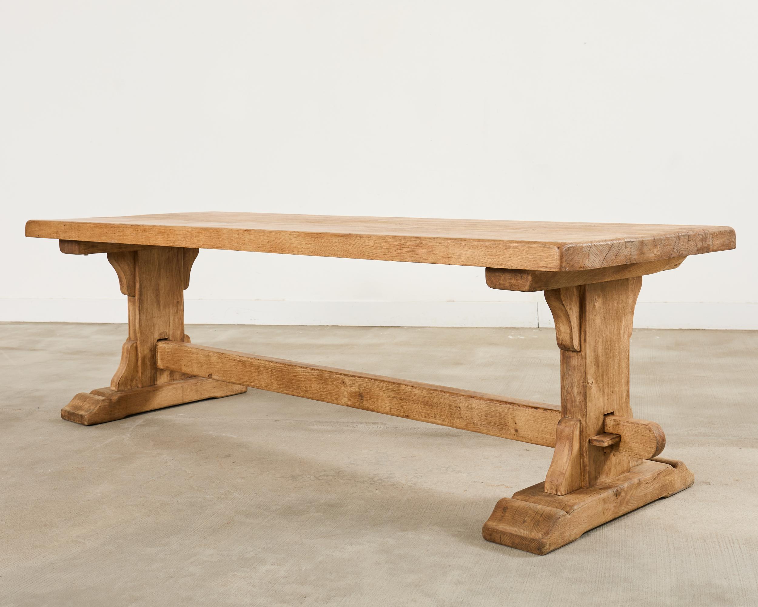 Artesanía Francesa Mesa de Comedor de Caballete de Roble Blanqueado 8 Pies en Bueno estado para la venta en Rio Vista, CA