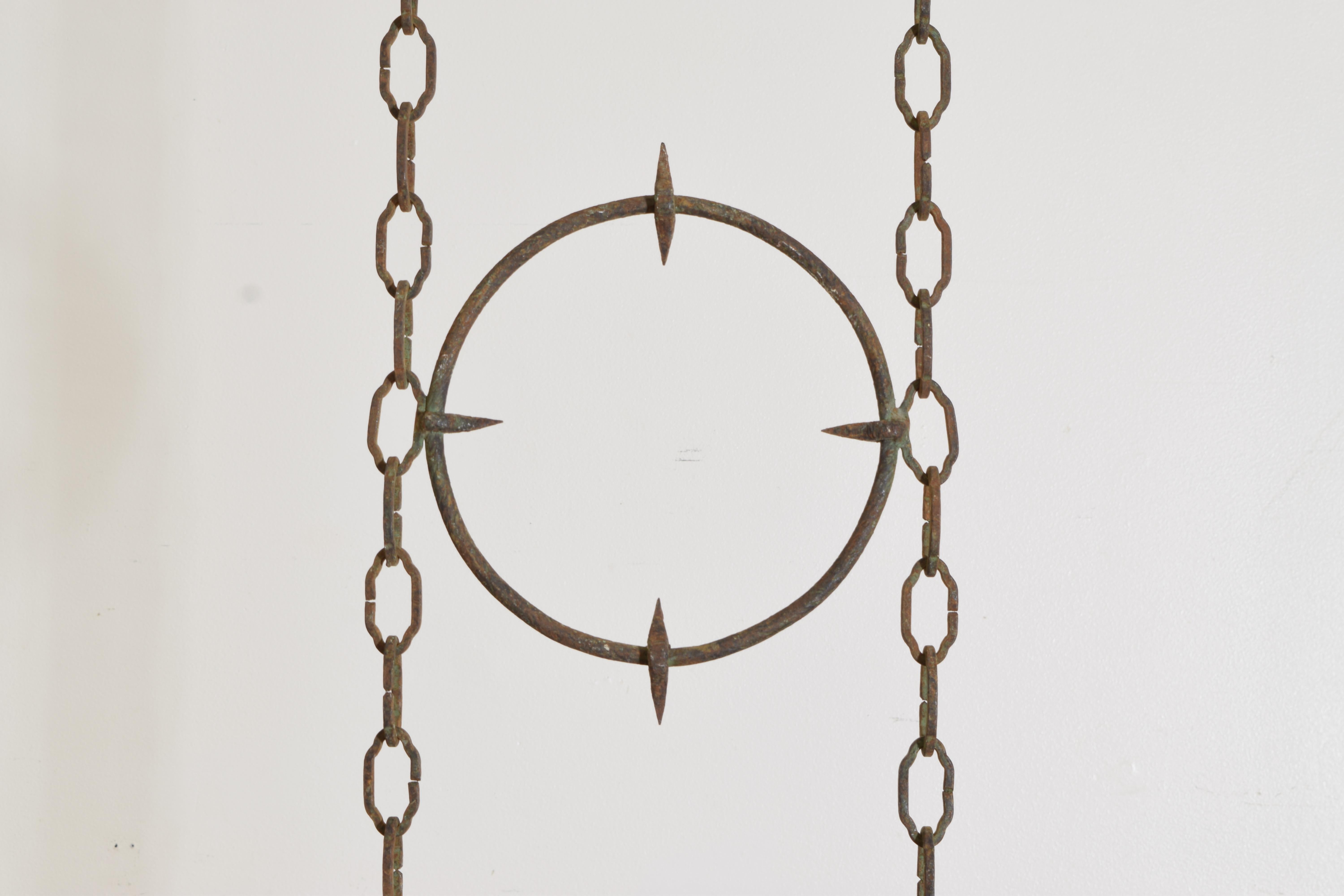 Französischer Arts & Crafts-Kronleuchter aus Schmiedeeisen und lackiertem Eisen mit 5 Lichtern, Anfang 20. (20. Jahrhundert) im Angebot